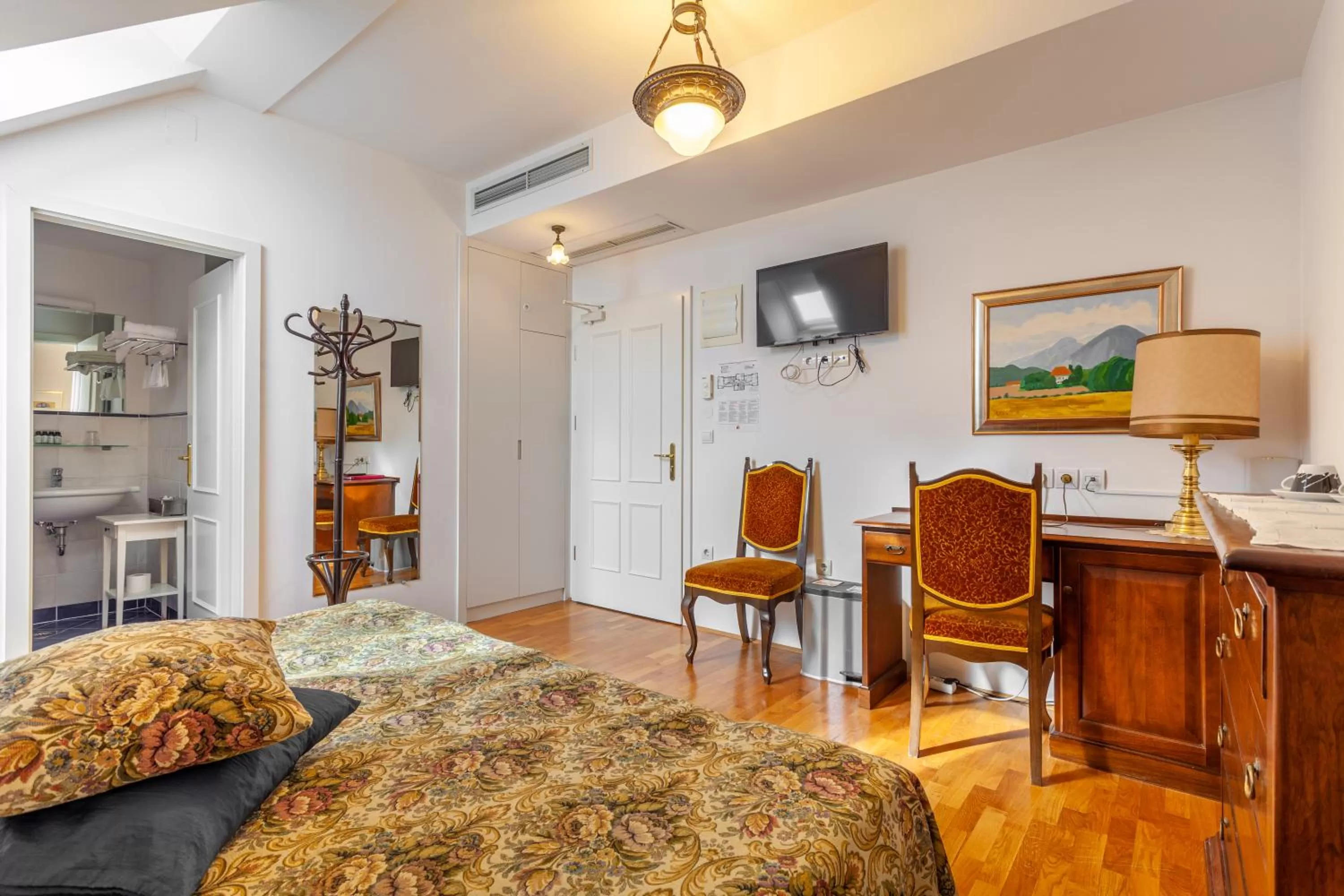 Photo of the whole room, Bed in Hotel Triglav