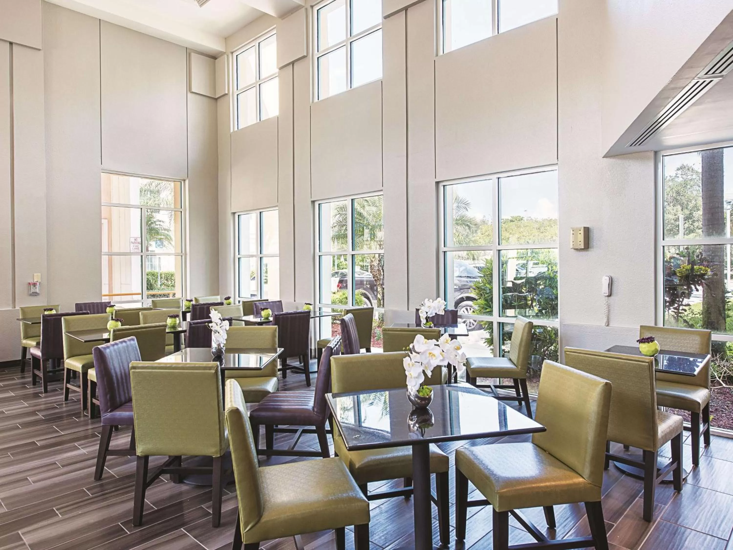 Restaurant/places to eat in La Quinta by Wyndham Plantation at SW 6th St