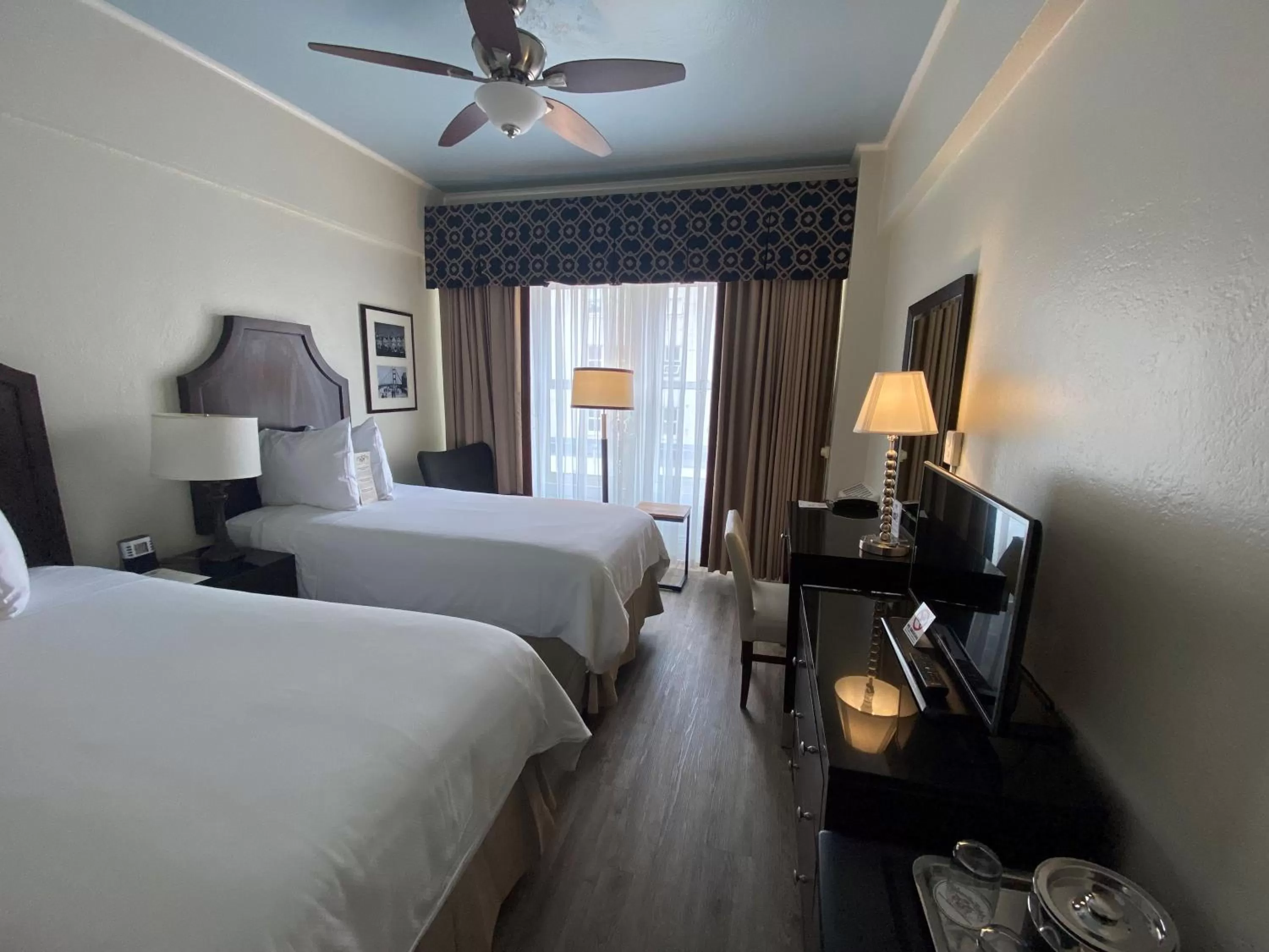 Photo of the whole room, Bed in Chancellor Hotel on Union Square