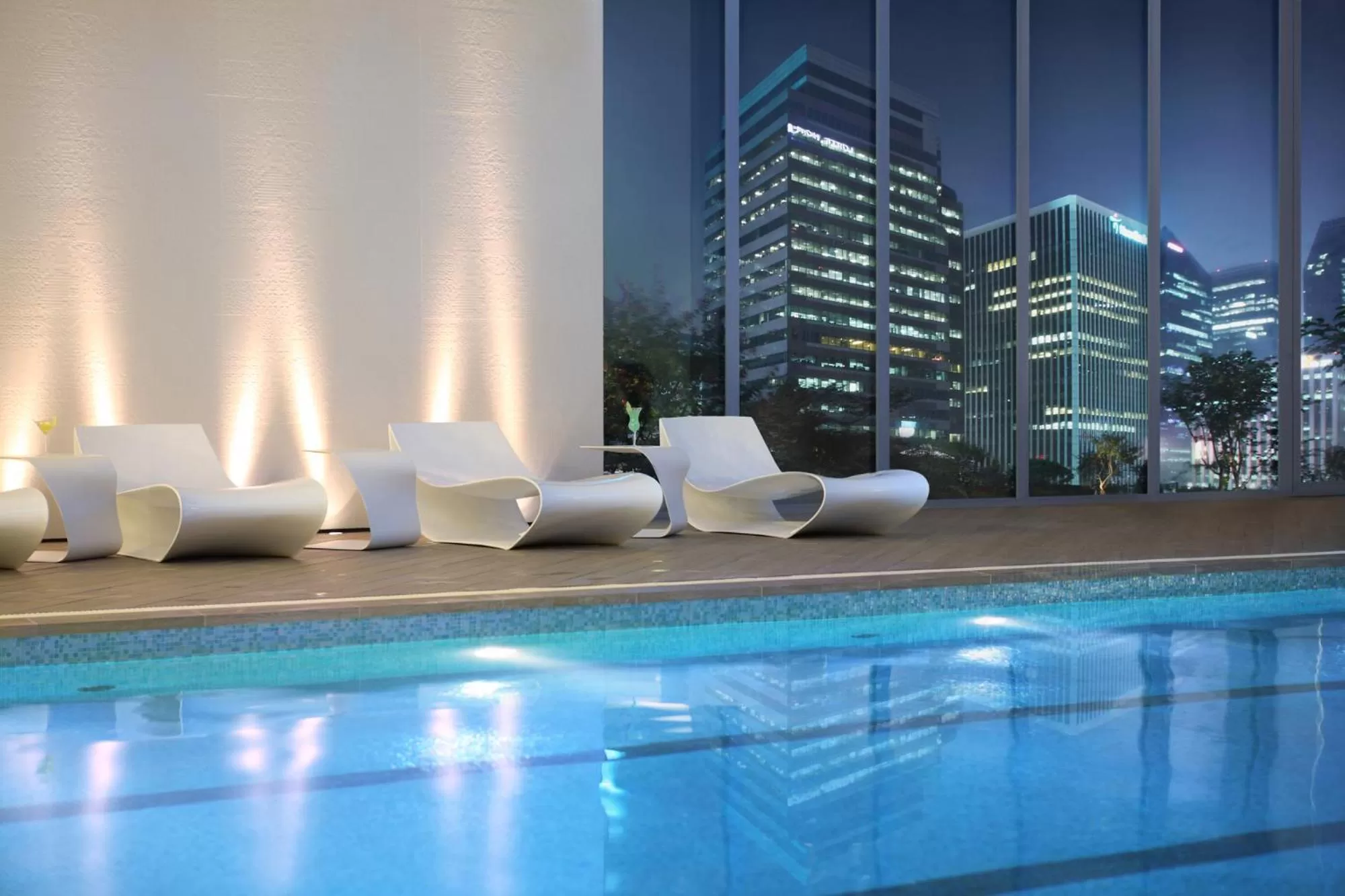 Swimming pool in Lotte Hotel Seoul