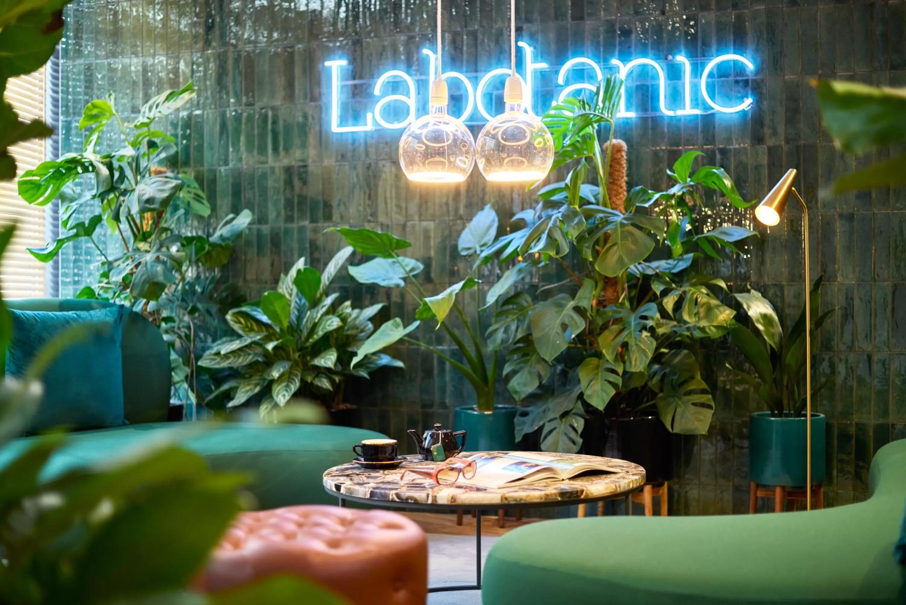 Lounge or bar in Mercure Paris Montparnasse Pasteur