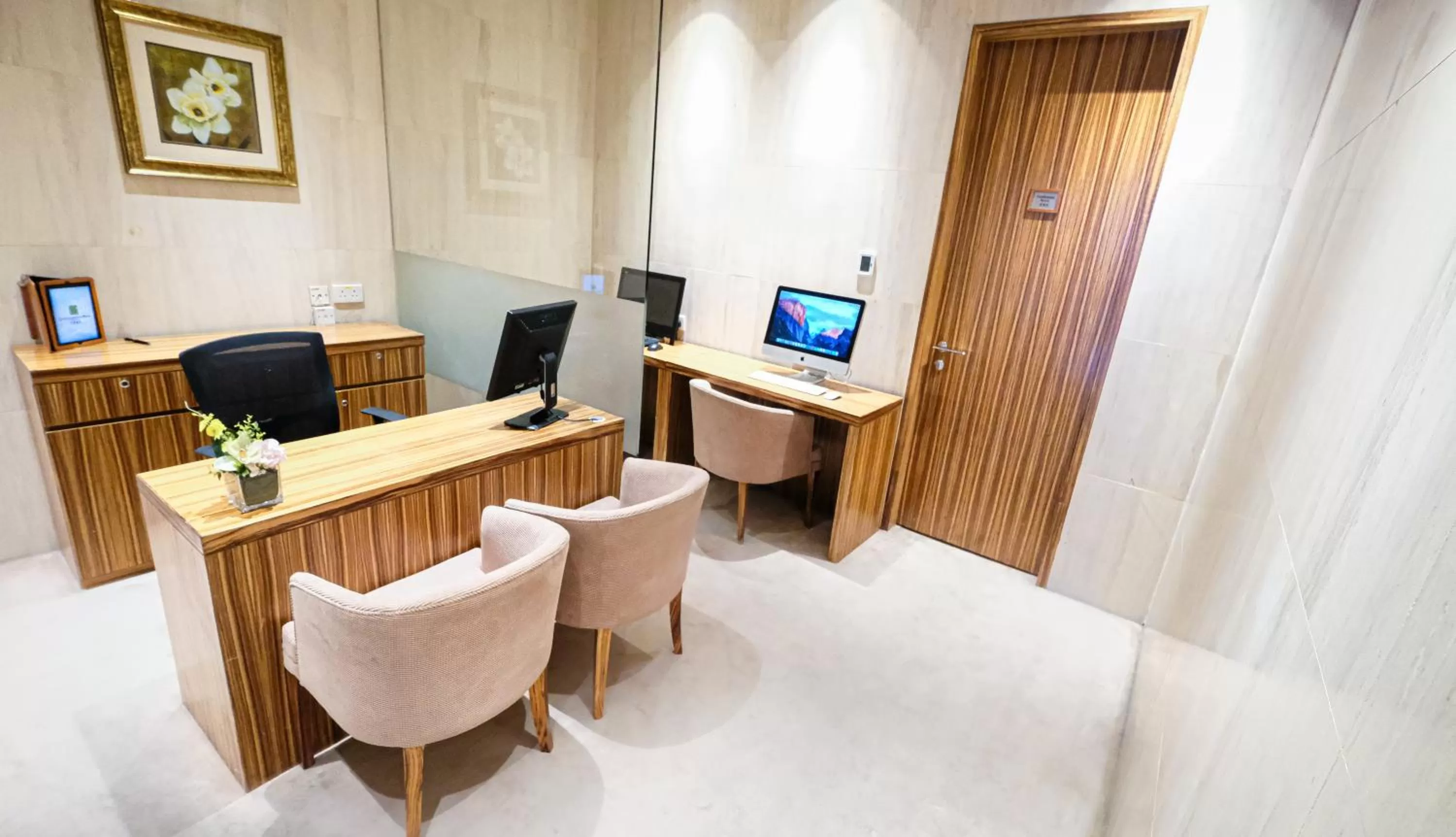 Business facilities in Gloucester Luk Kwok Hong Kong