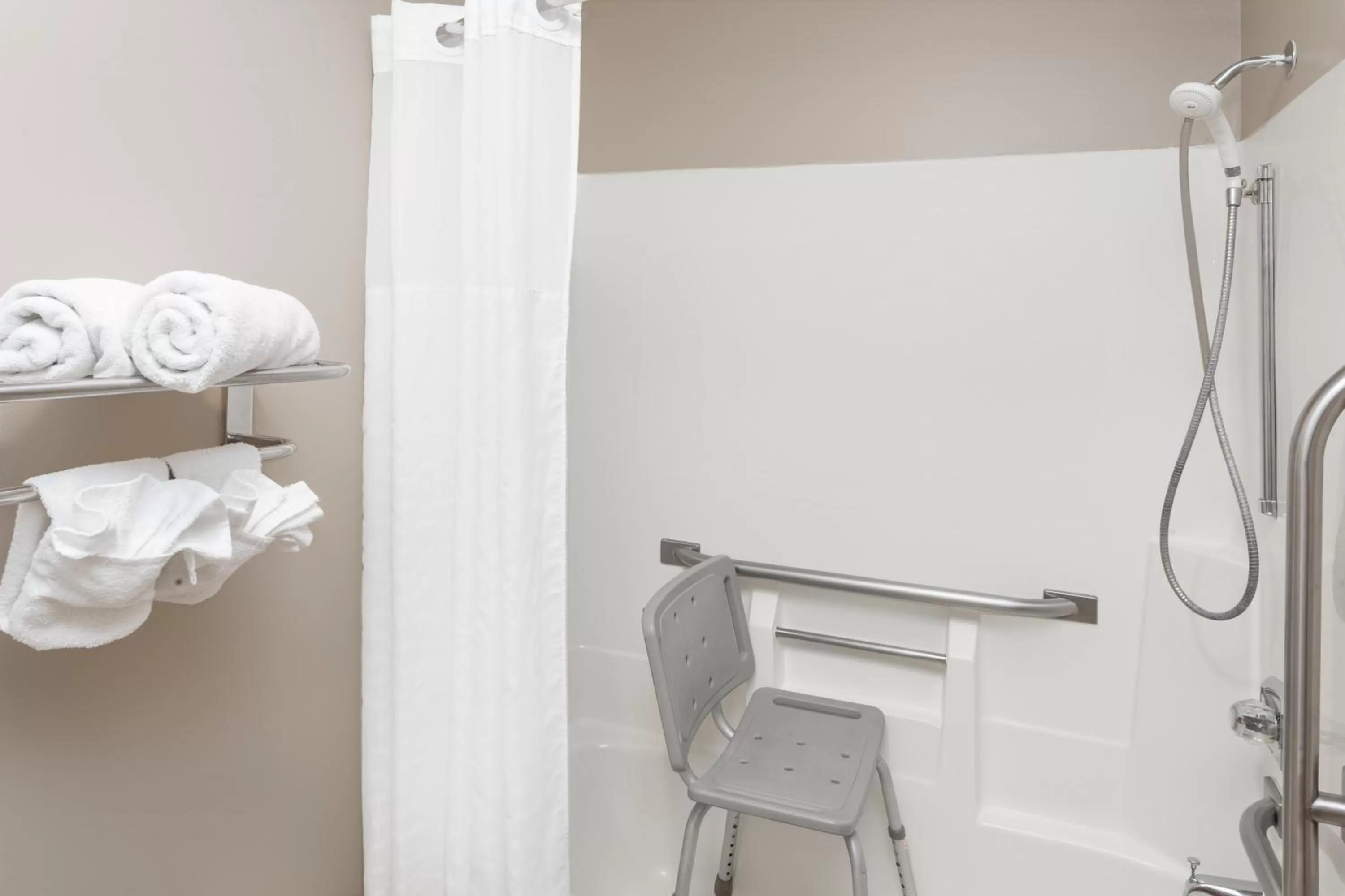 Shower in Rodeway Inn Elkhart