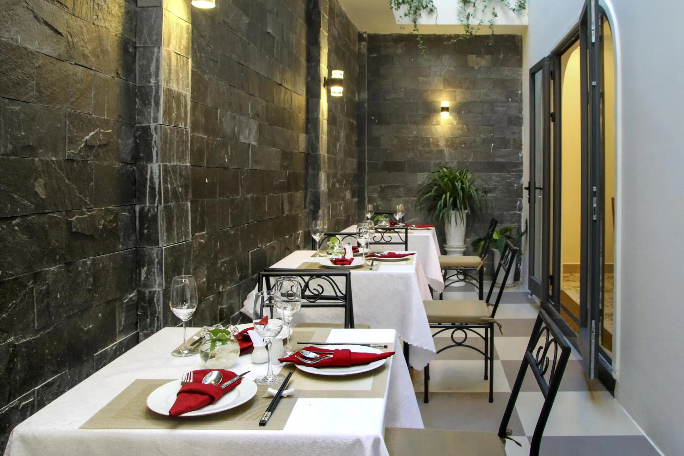 Restaurant/places to eat in Uptown Hoi An Hotel & Spa