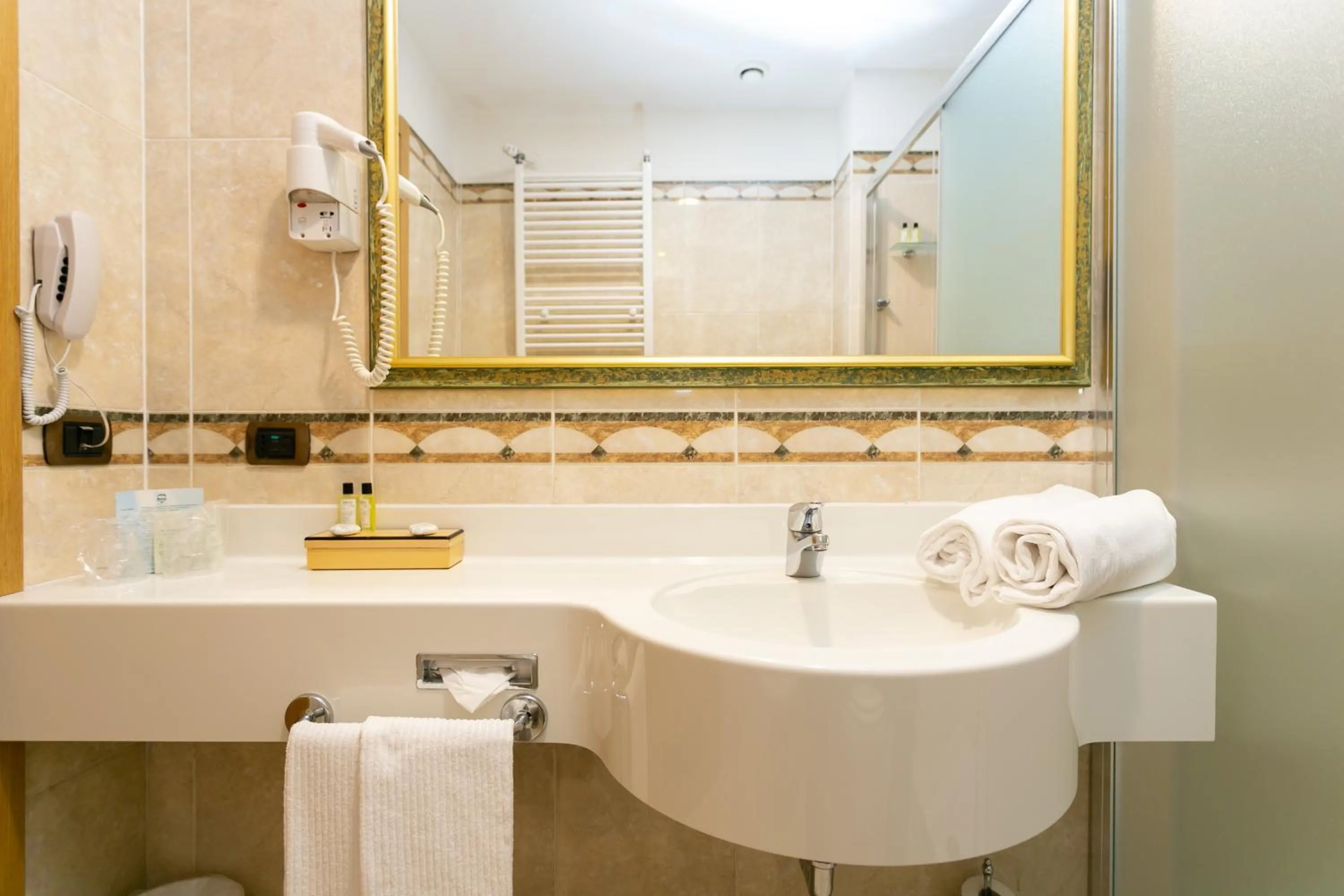 Bathroom in Hotel Mirage Sure Hotel Collection by Best Western