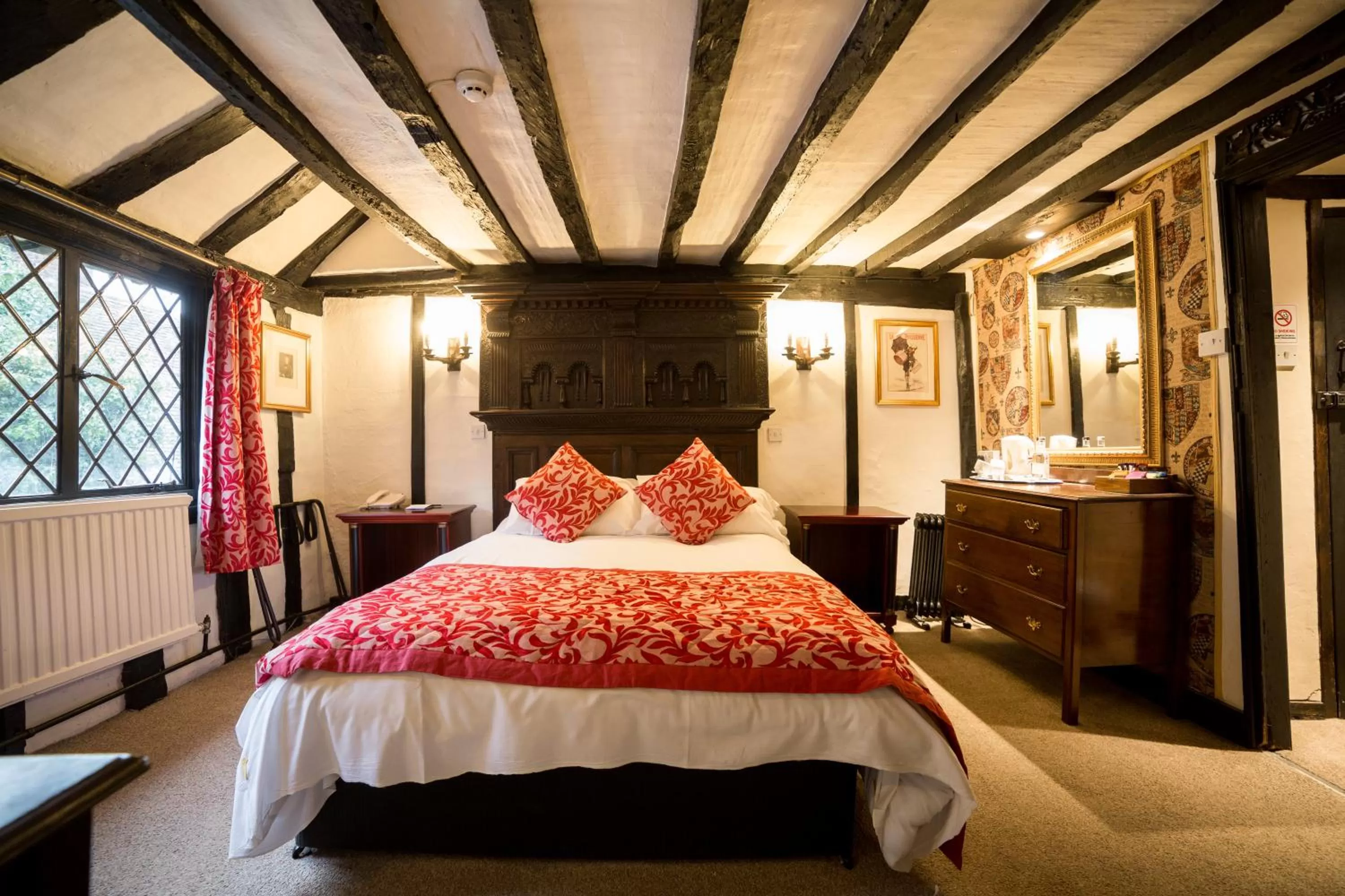Bed in Mermaid Inn