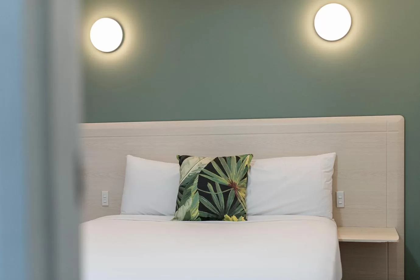 Bed in Mercure Wellington Central City Hotel and Apartments