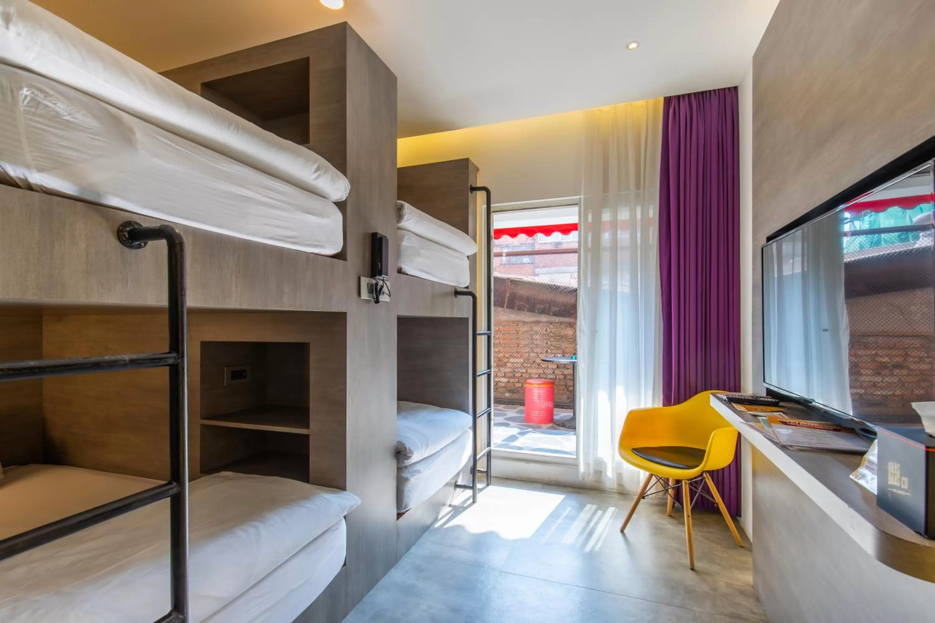 Photo of the whole room, Bed in Gaas BaasCo