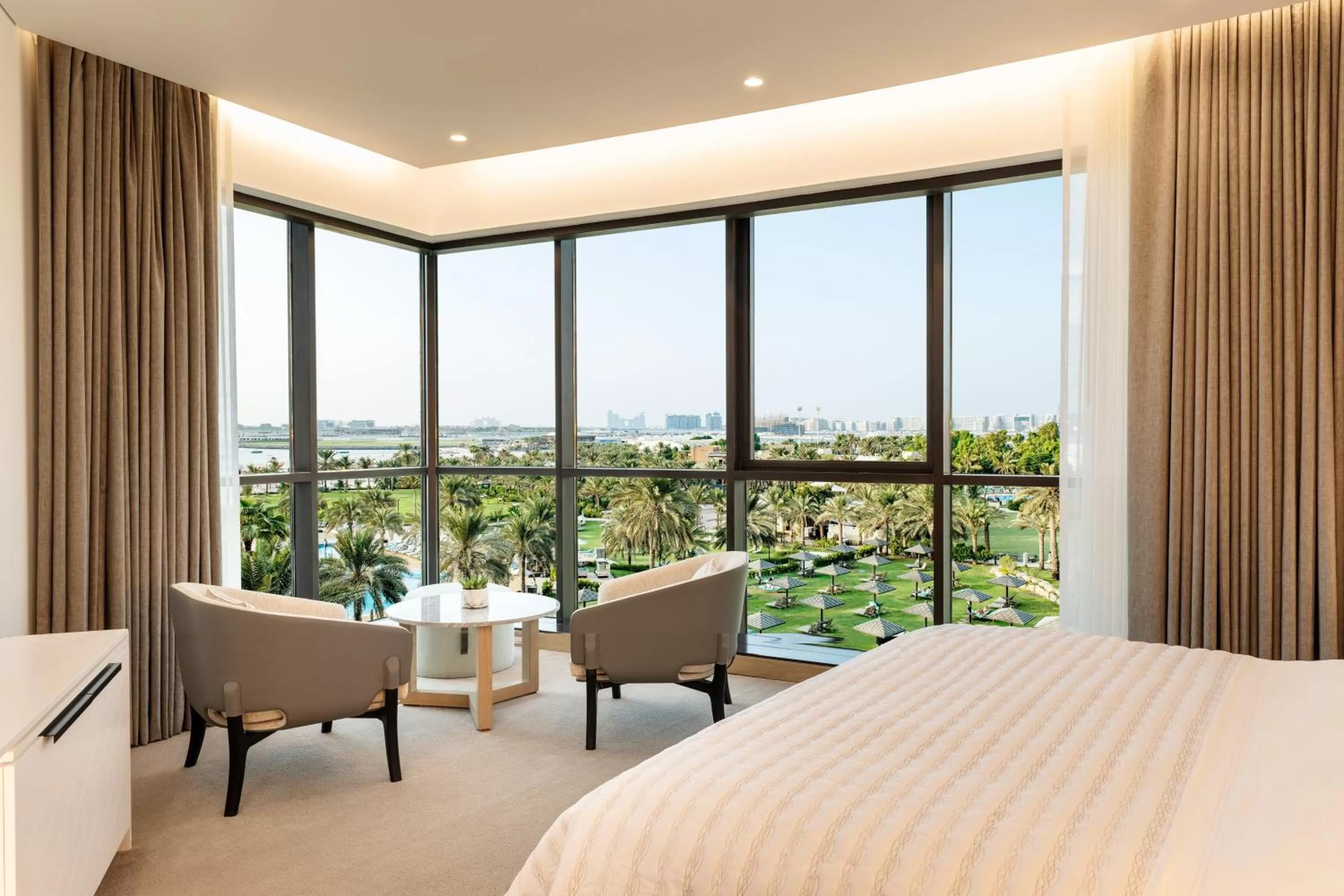 Photo of the whole room, Bed in Le Royal Meridien Beach Resort & Spa Dubai