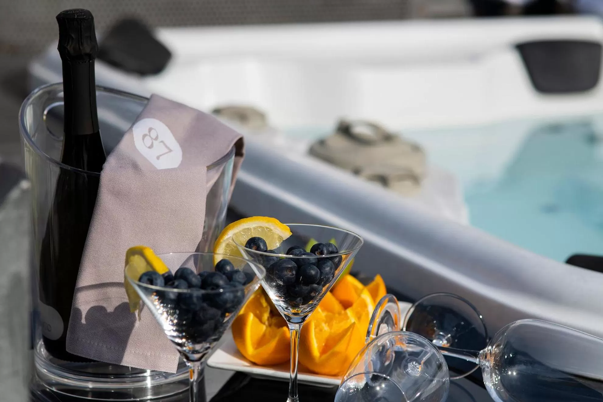 Hot Tub in Hotel 87 eighty-seven - Maison d'Art Collection