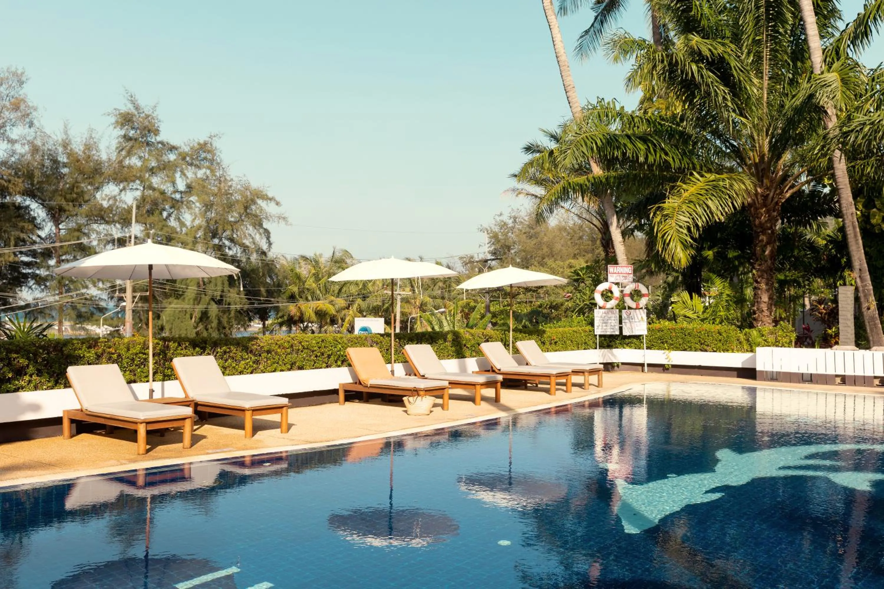 Swimming pool in Best Western Phuket Ocean Resort