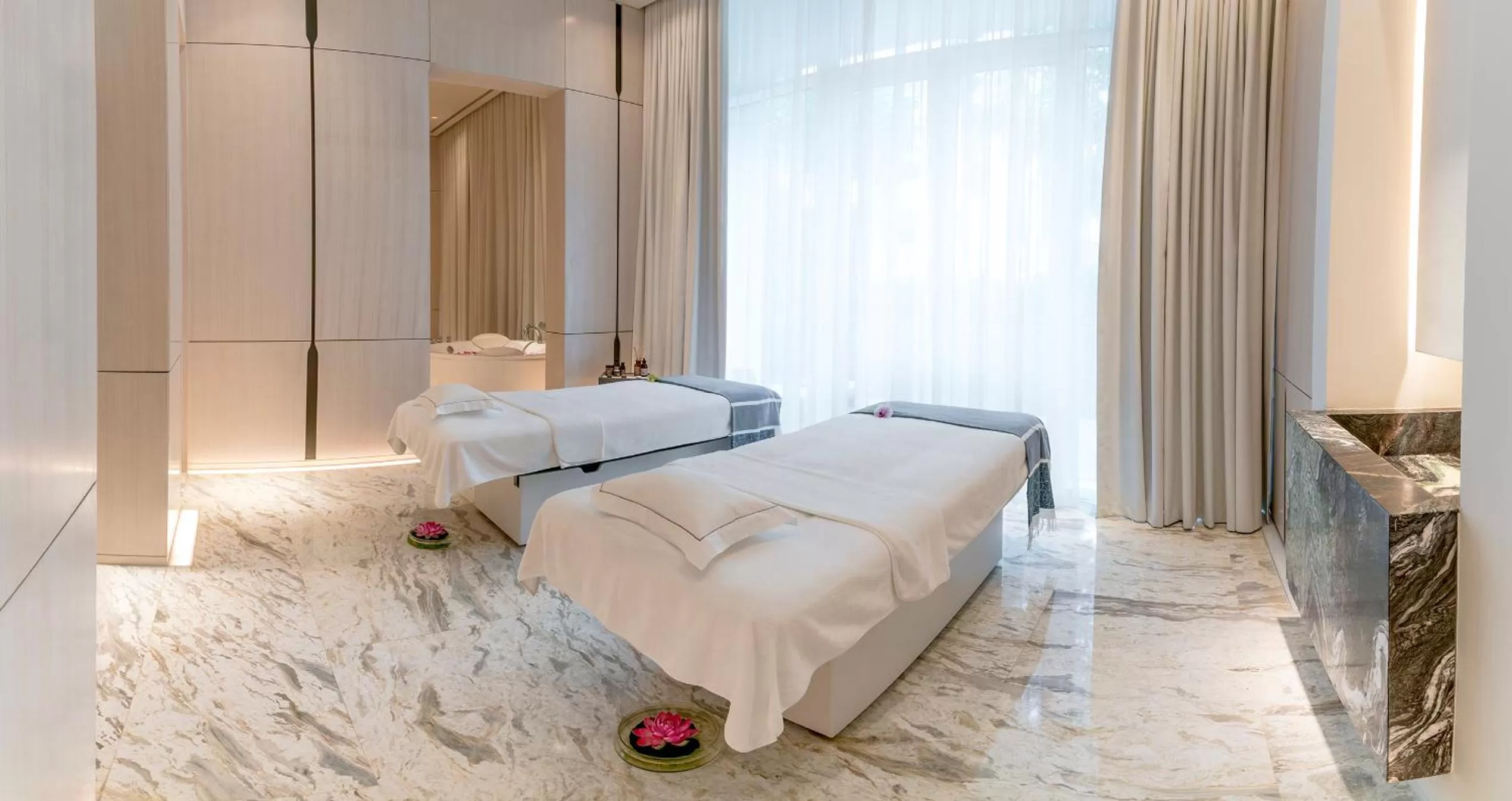 Massage, Bed in FIVE Palm Jumeirah Dubai
