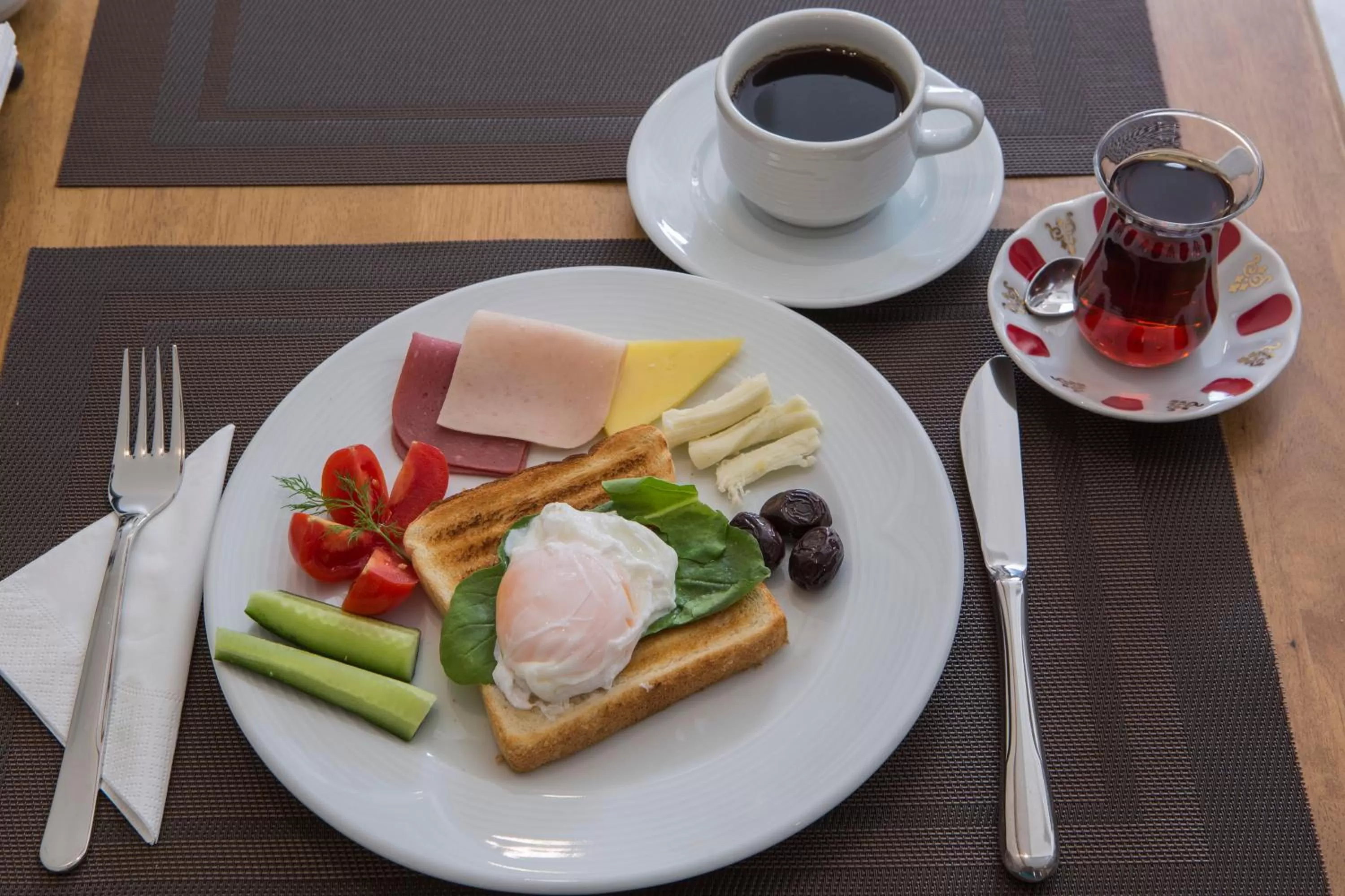 Restaurant/places to eat in Obelisk Hotel & Suites