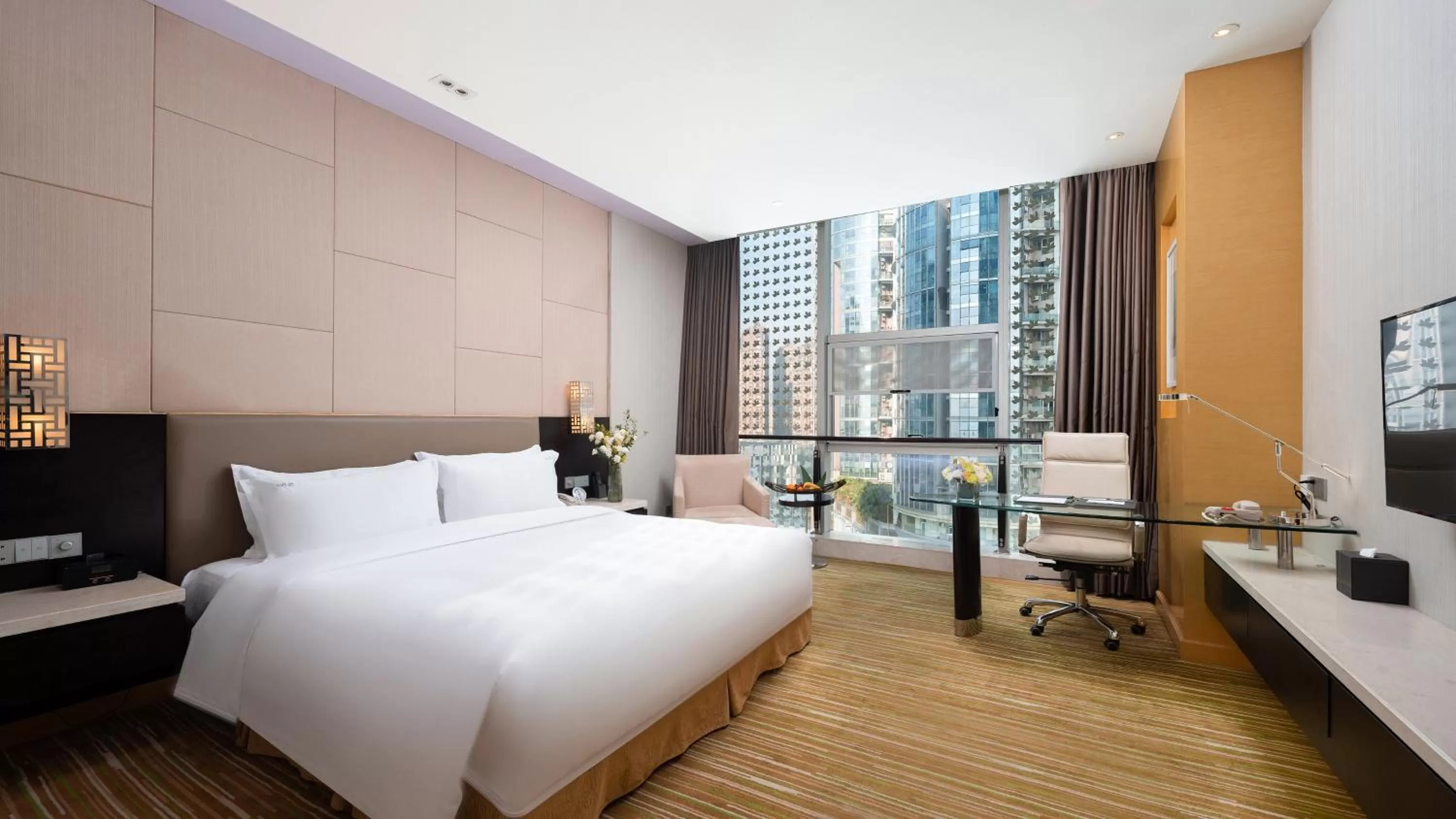 Photo of the whole room, Bed in Holiday Inn Nanchang Riverside by IHG