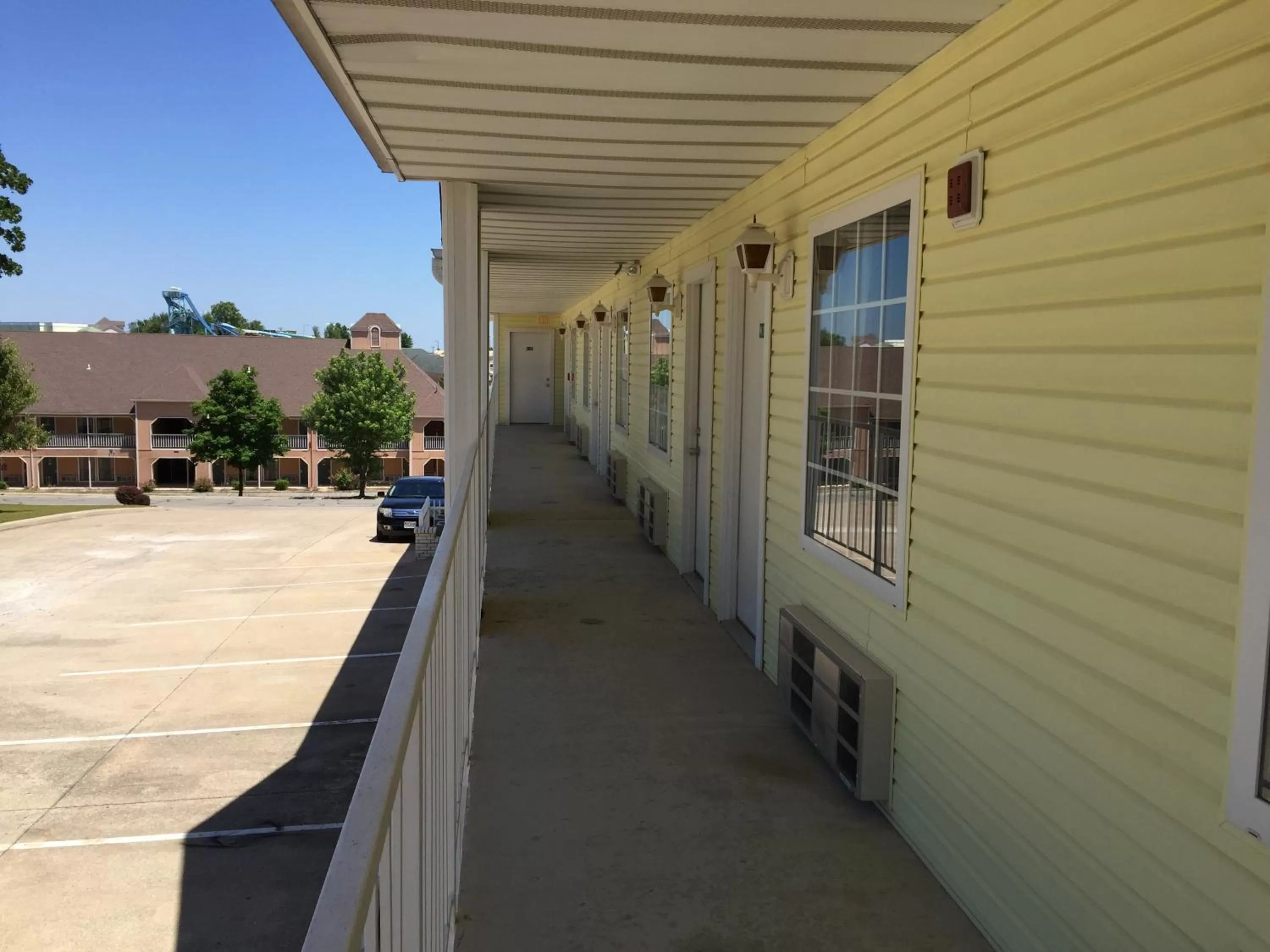 Facade/entrance in Spinning Wheel Inn