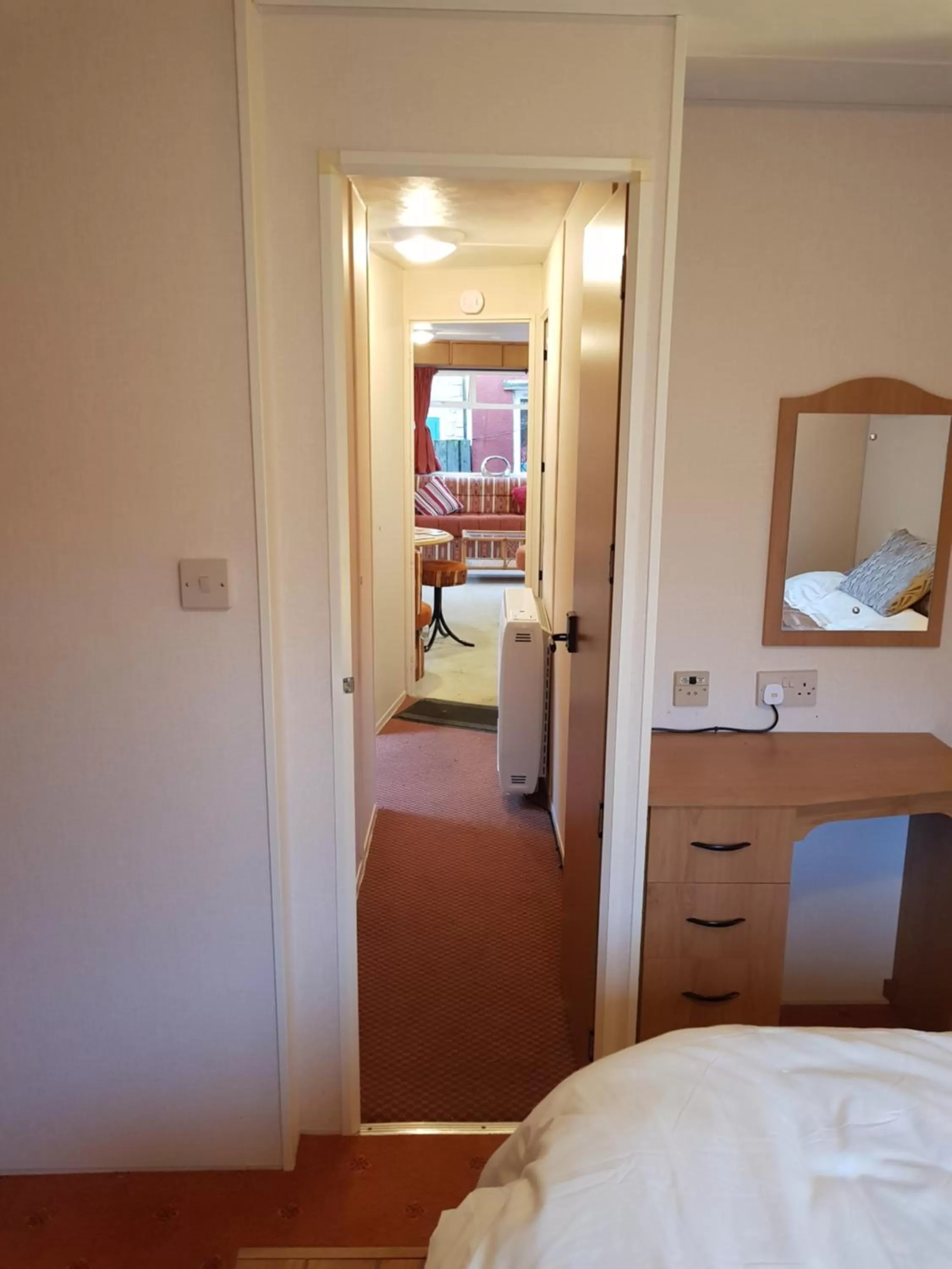 Bed in the jackdaw pub SELF CATERING STATIC CARAVAN free breakfast supplied