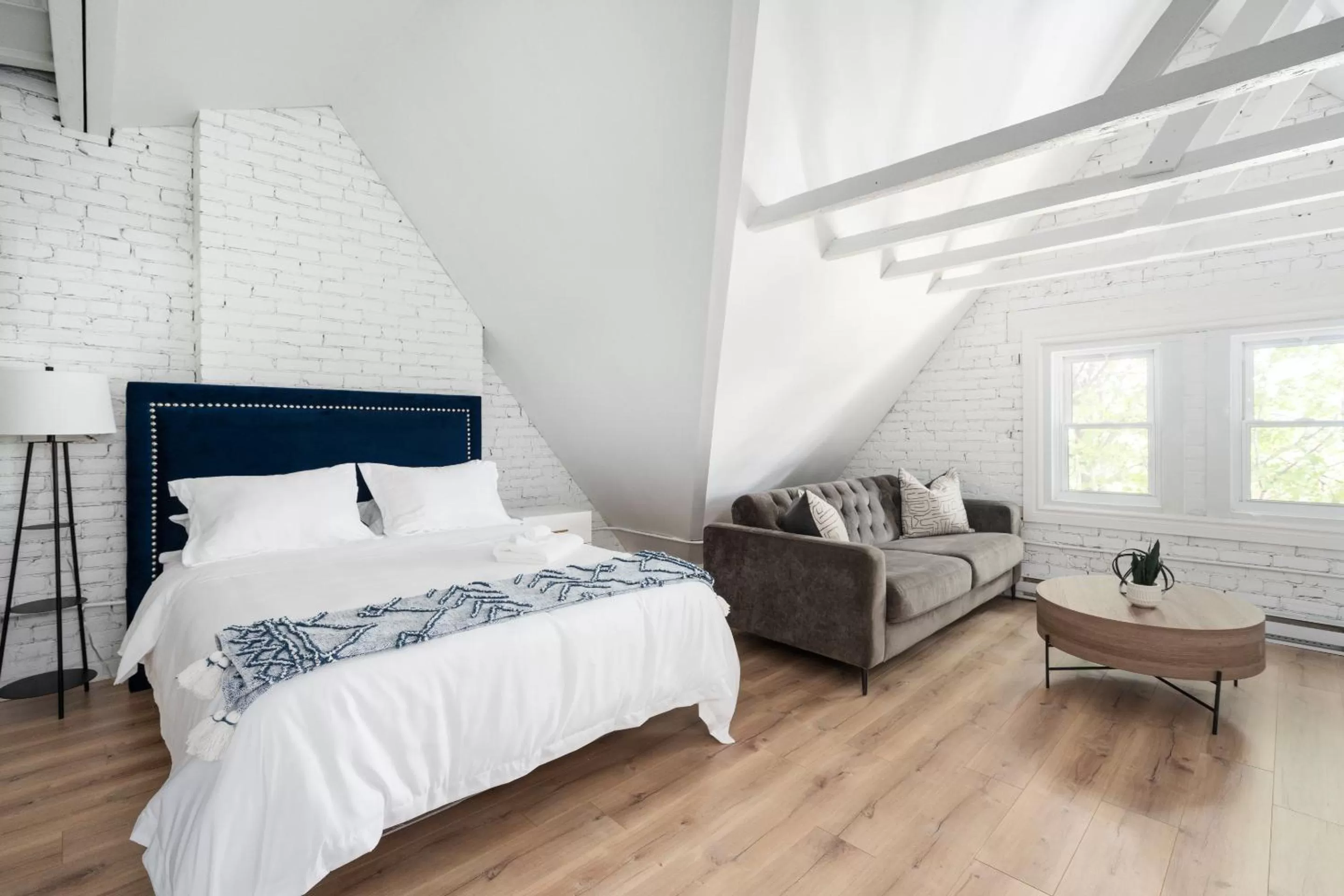 Bed in Le Penfield Par Nomade MTL