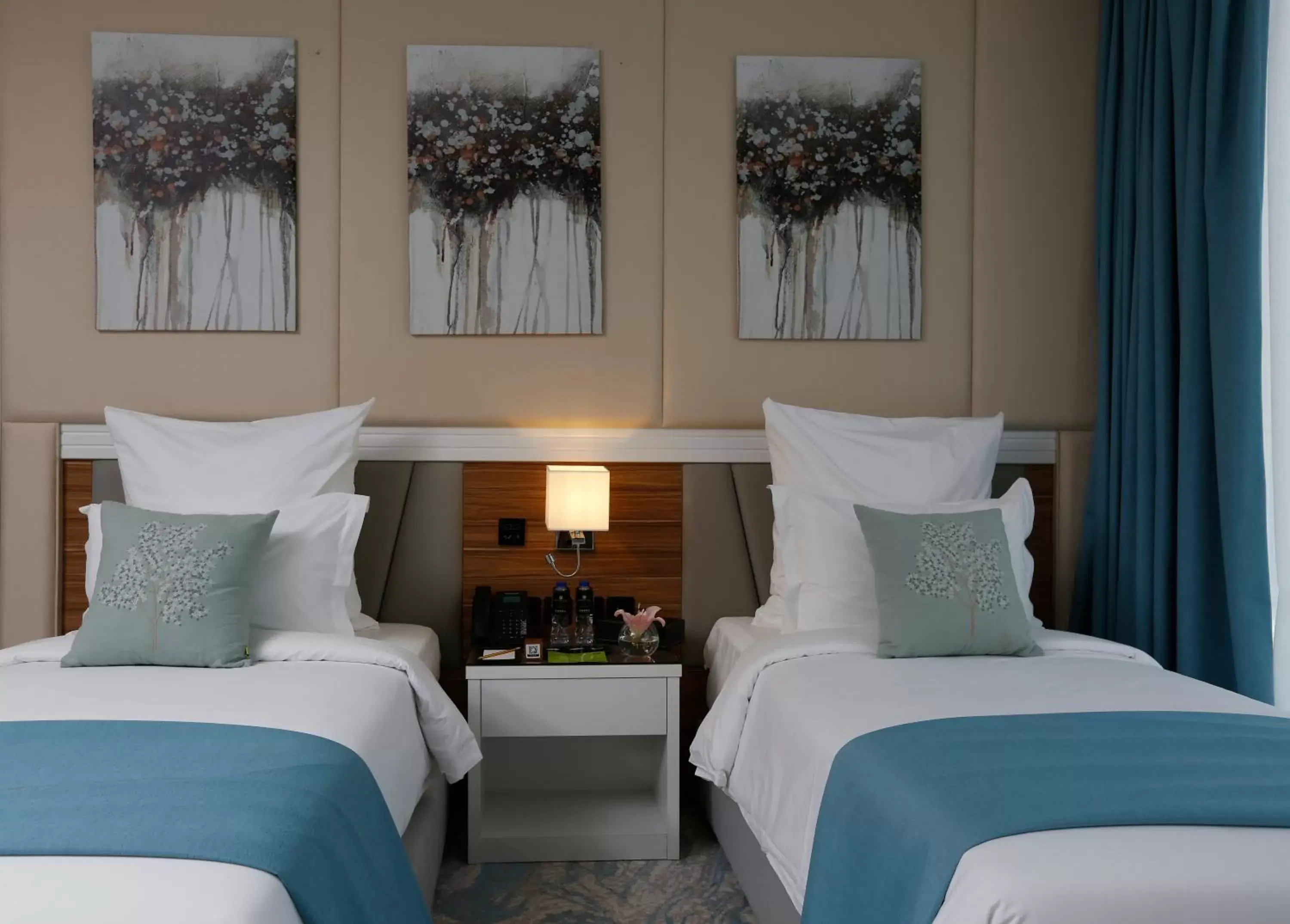 Deluxe Twin Room - single occupancy in Cantonal Hotel by Warwick Deluxe Twin Room - single occupancy in Cantonal Hotel by Warwick