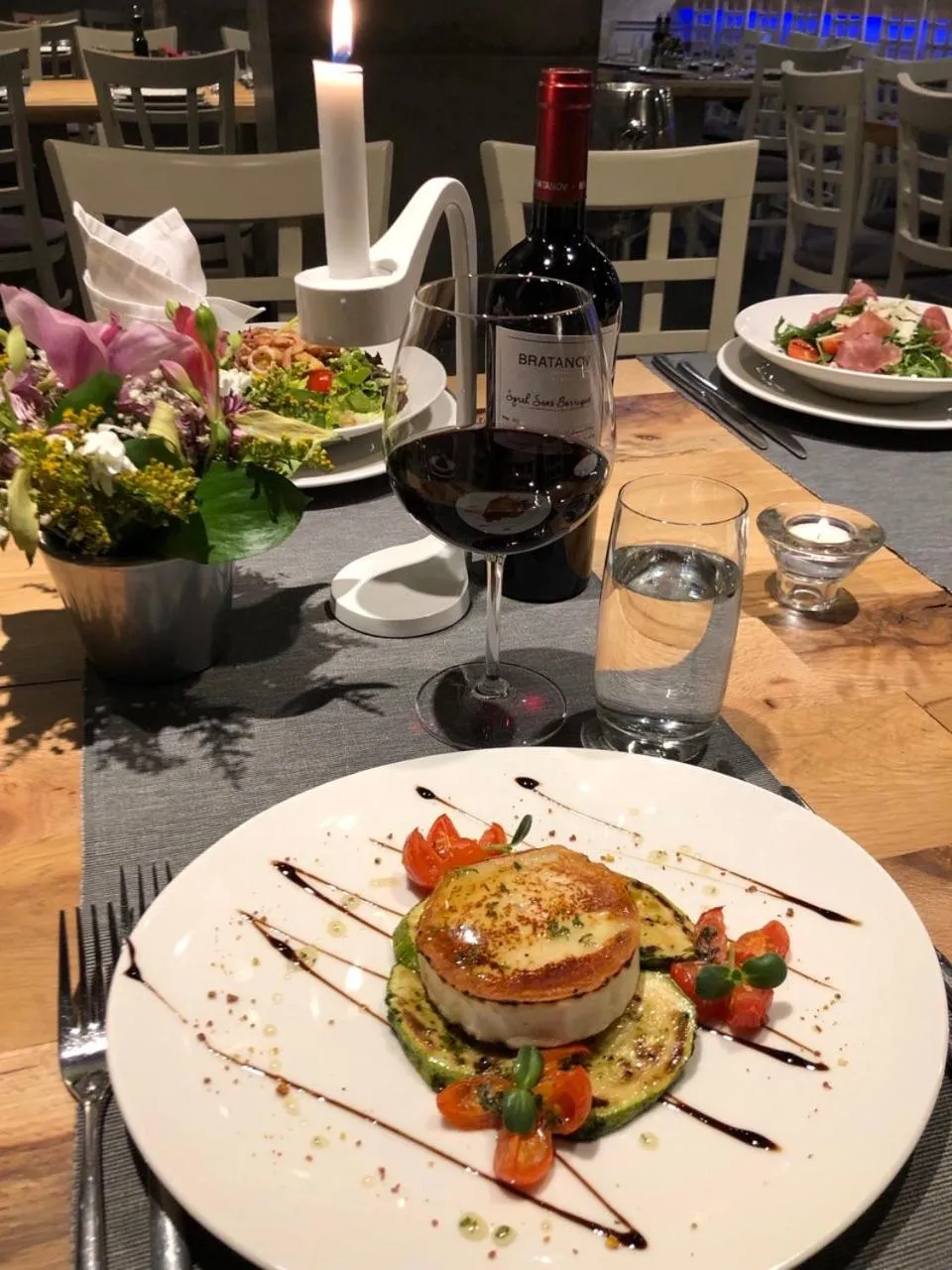 Food in All Seasons Residence Design Hotel - Free parking