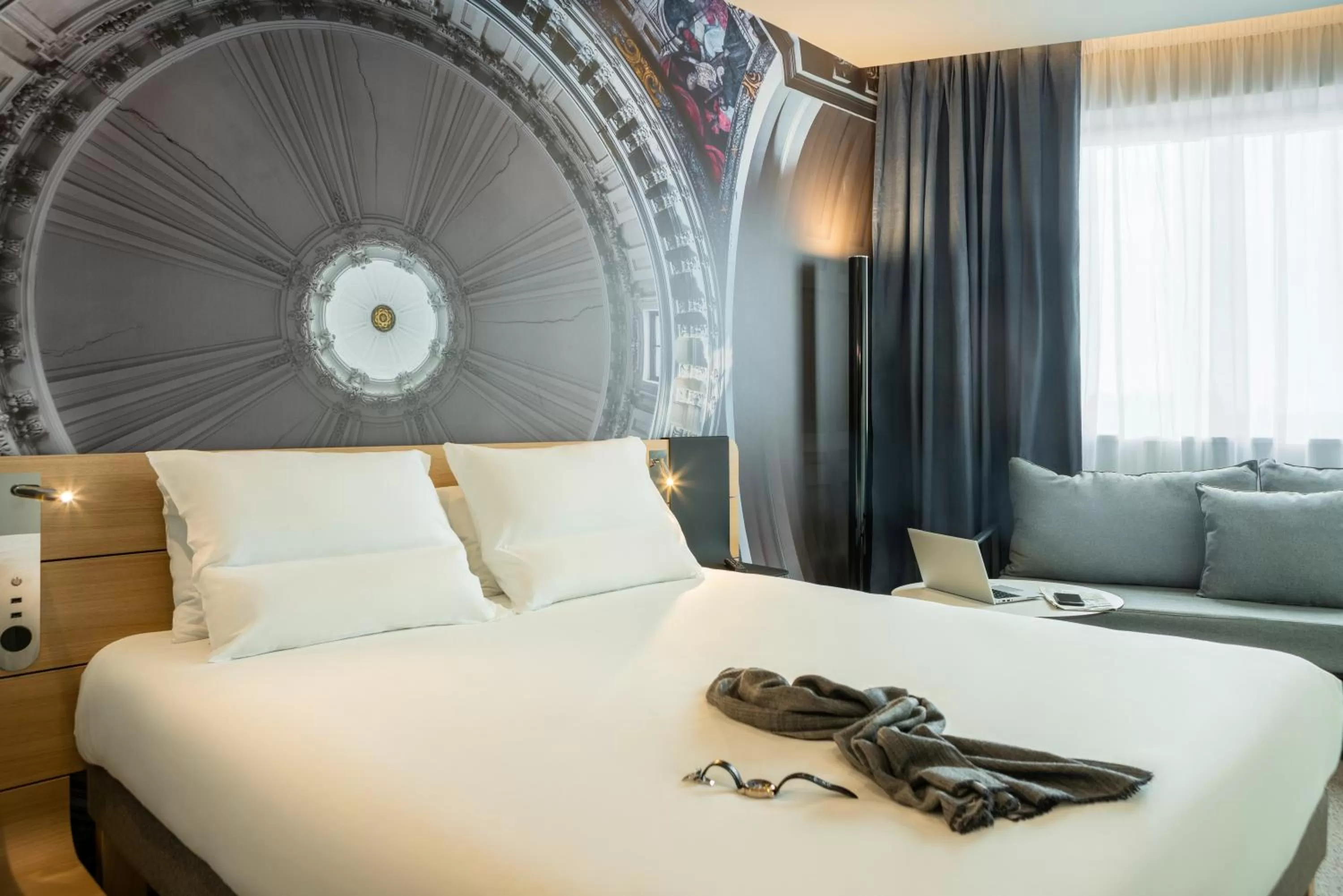 Bed in Novotel Paris 20 Belleville