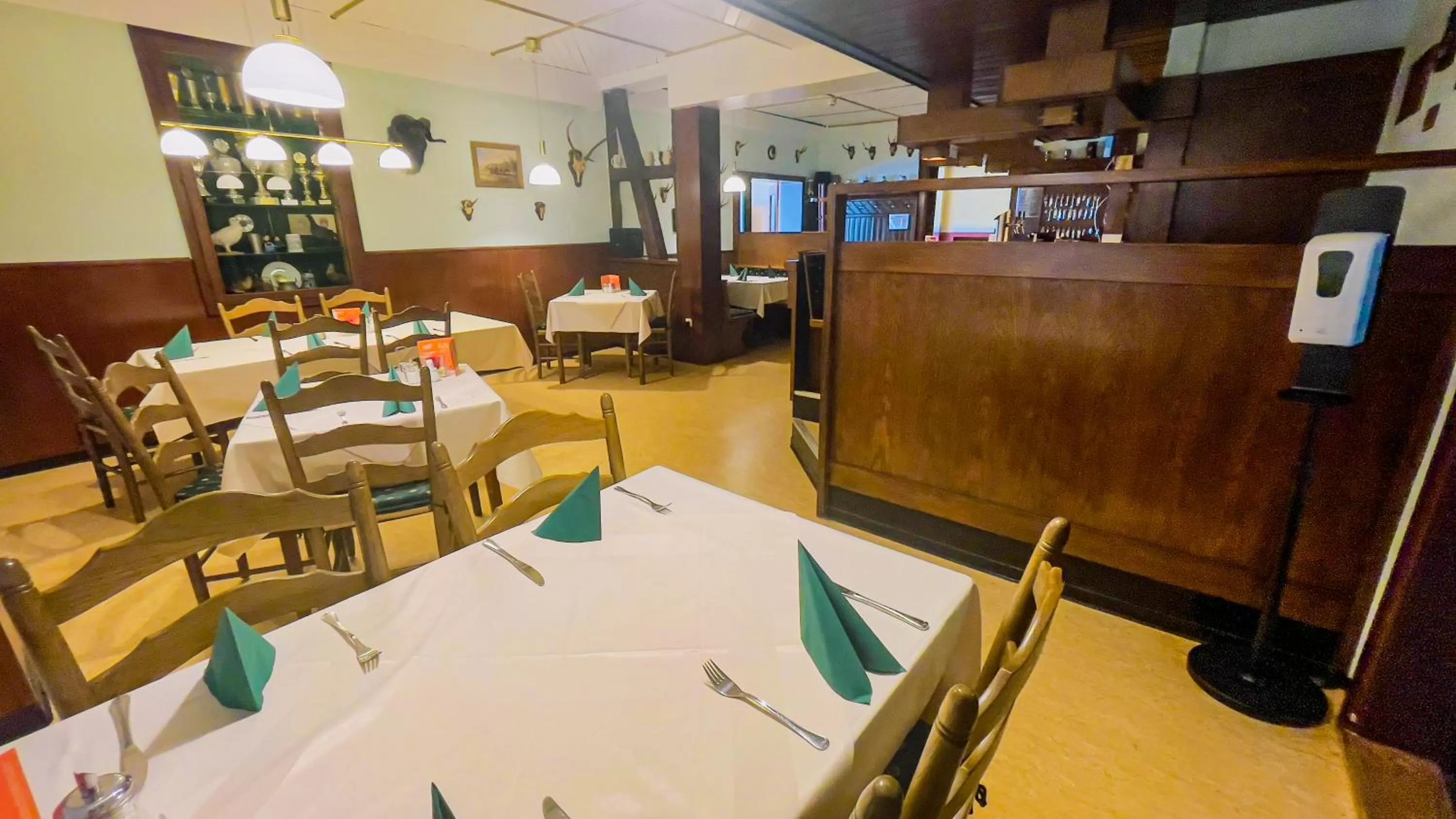 Restaurant/places to eat in Hotel Schnehagen