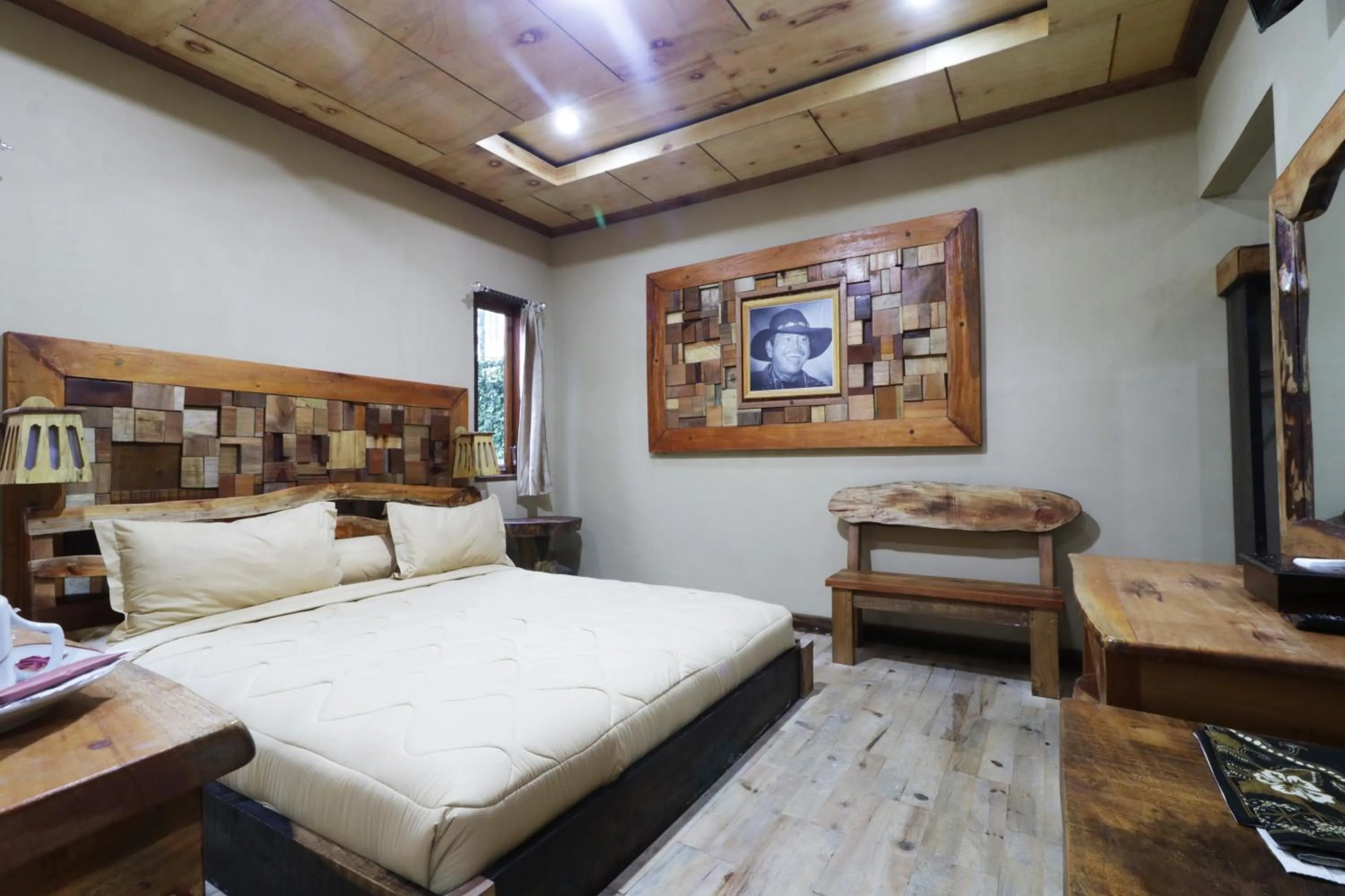 Bedroom, Bed in Alloyna Country Cottage Brastagi