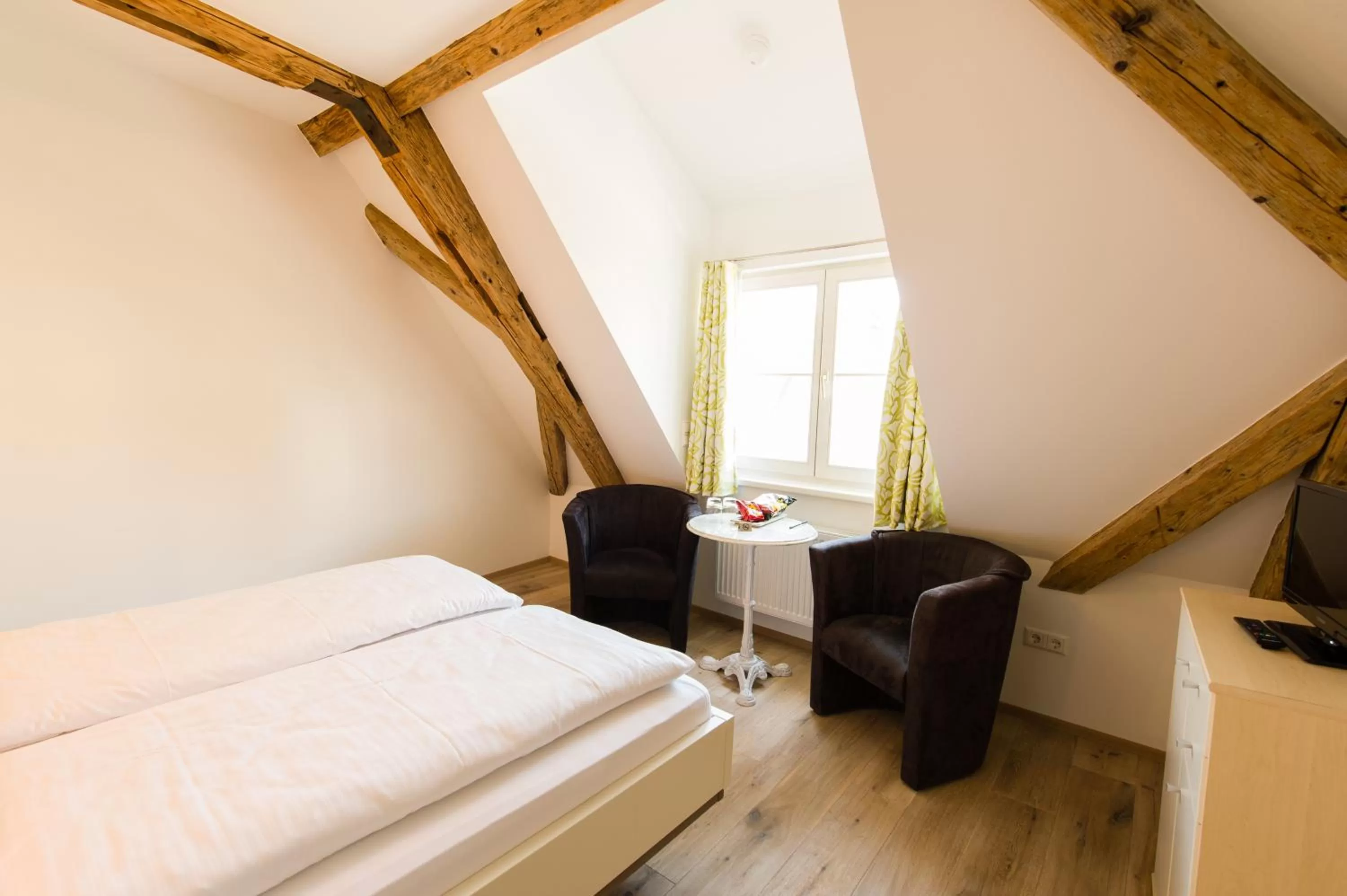 Seating area, Bed in Hotel Garni Viktoria
