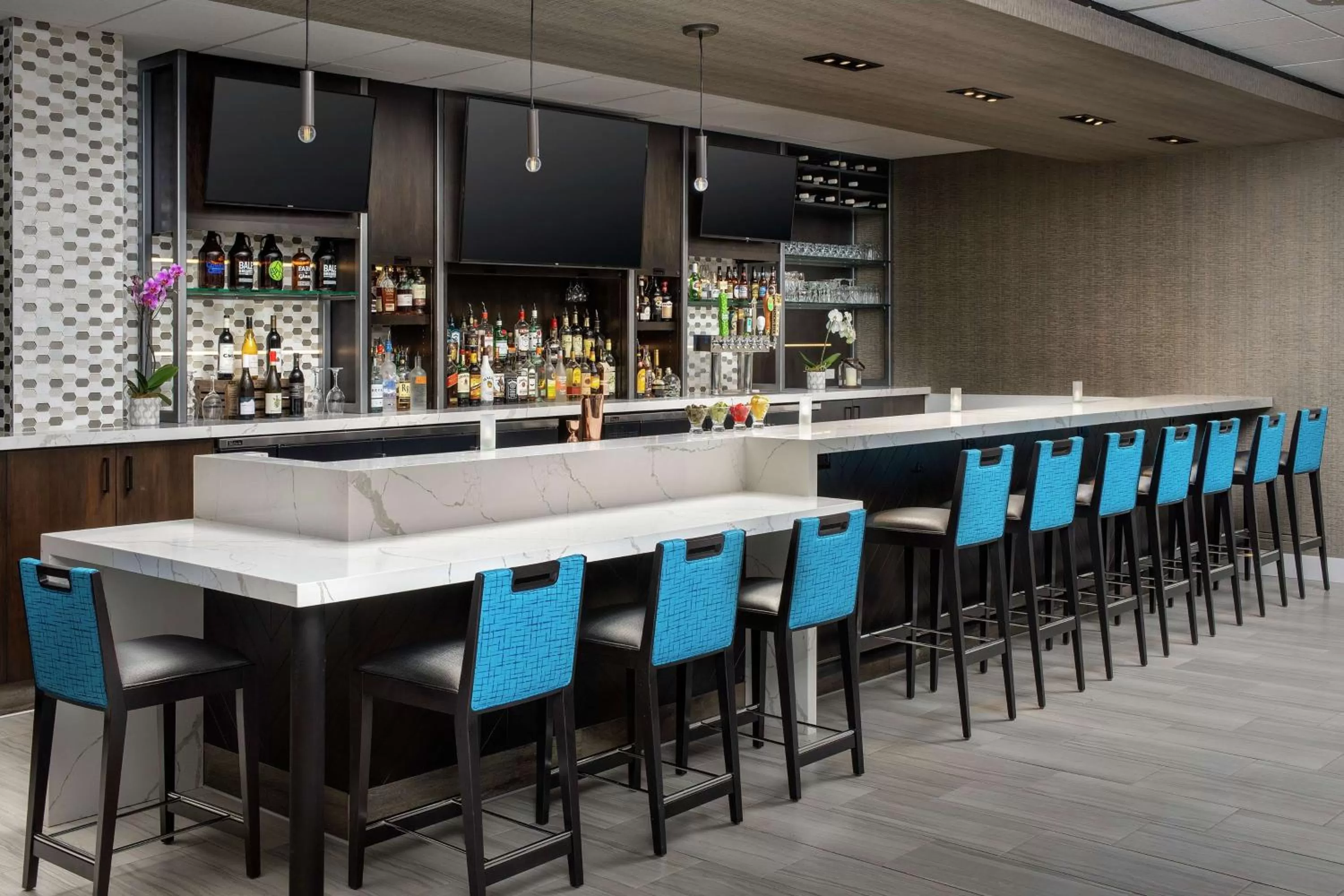 Lounge or bar in Hilton Garden Inn Yakima Downtown