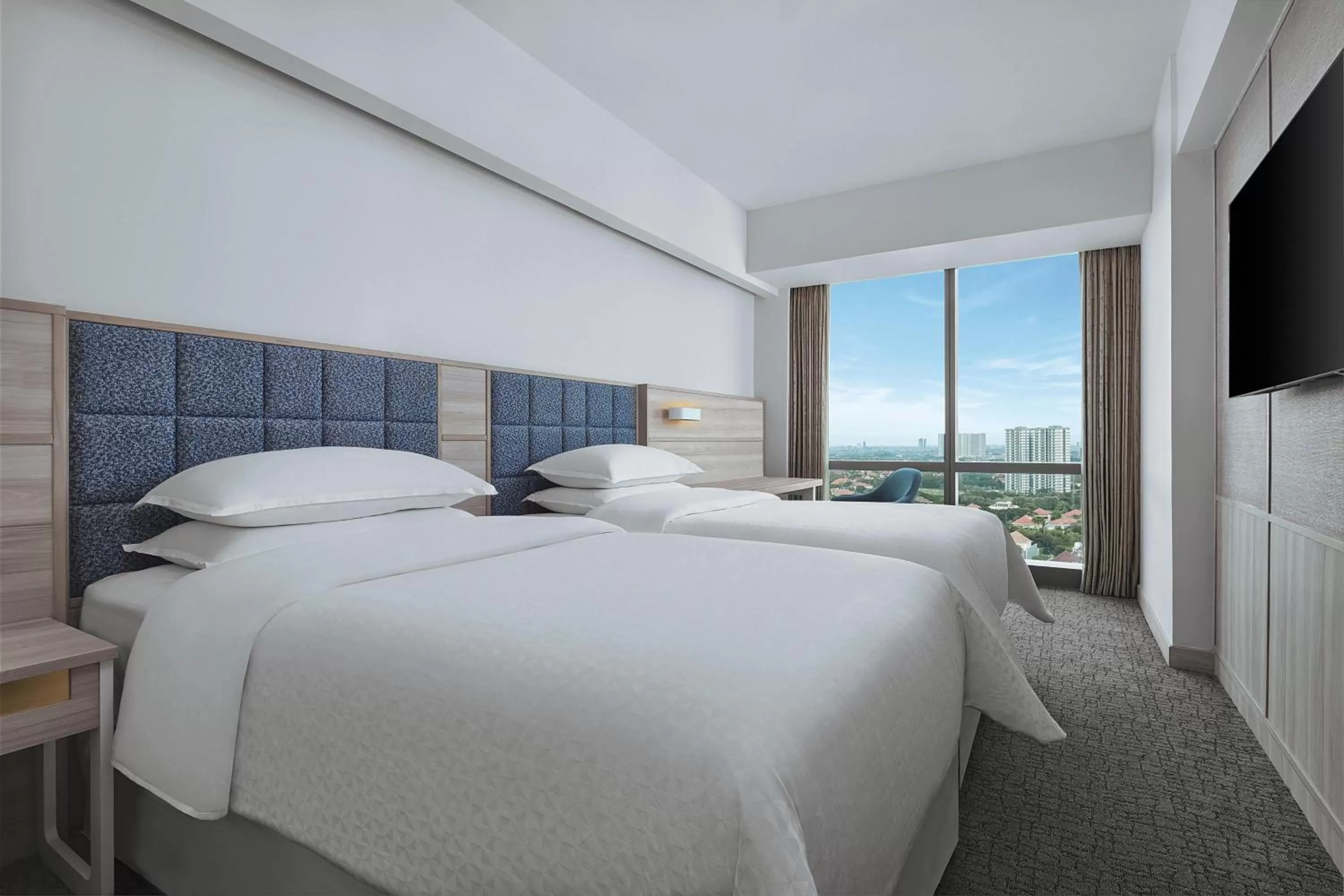 Photo of the whole room, Bed in Four Points by Sheraton Surabaya, Pakuwon Indah