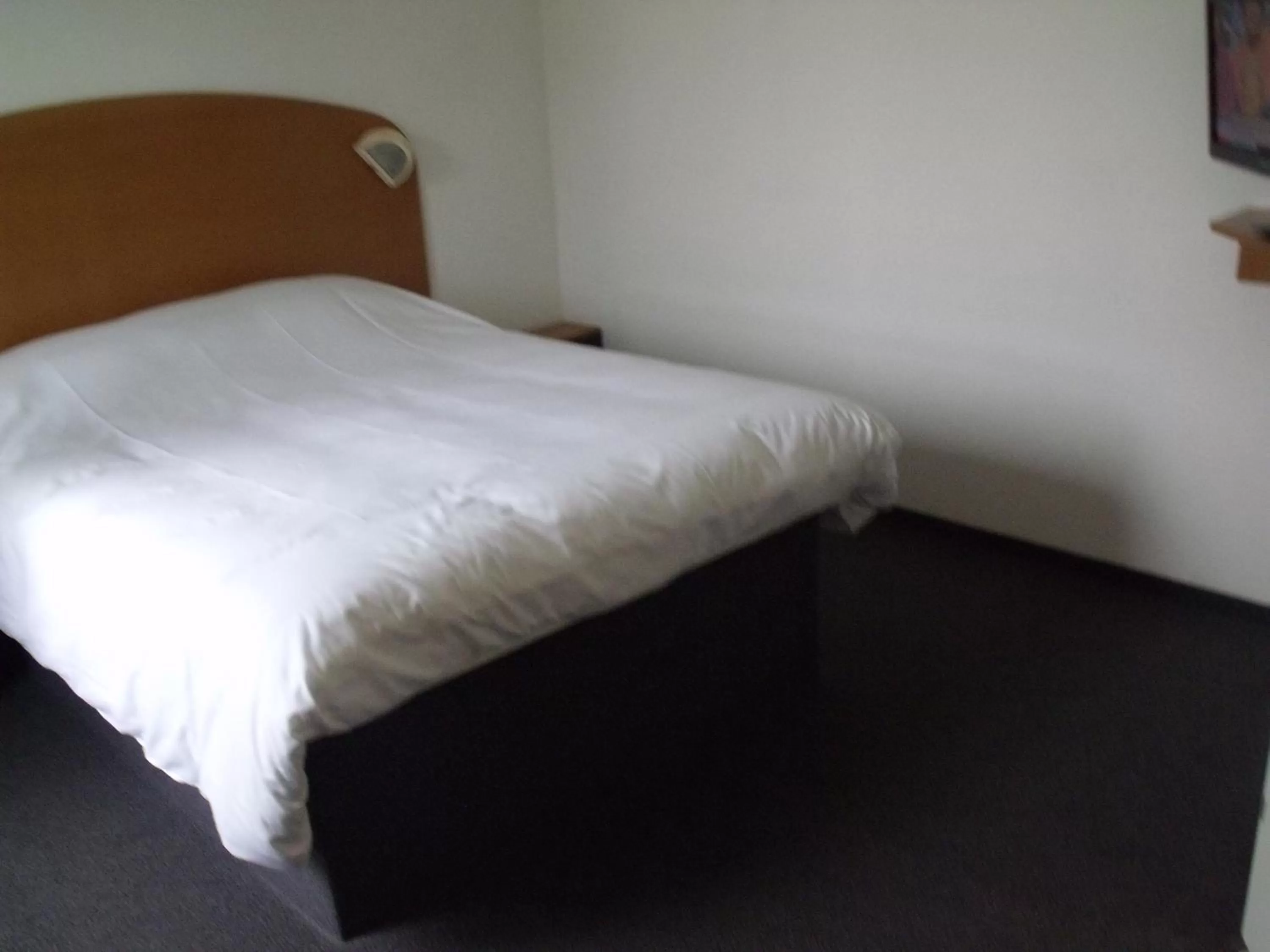 Bed in Quick Palace Auxerre