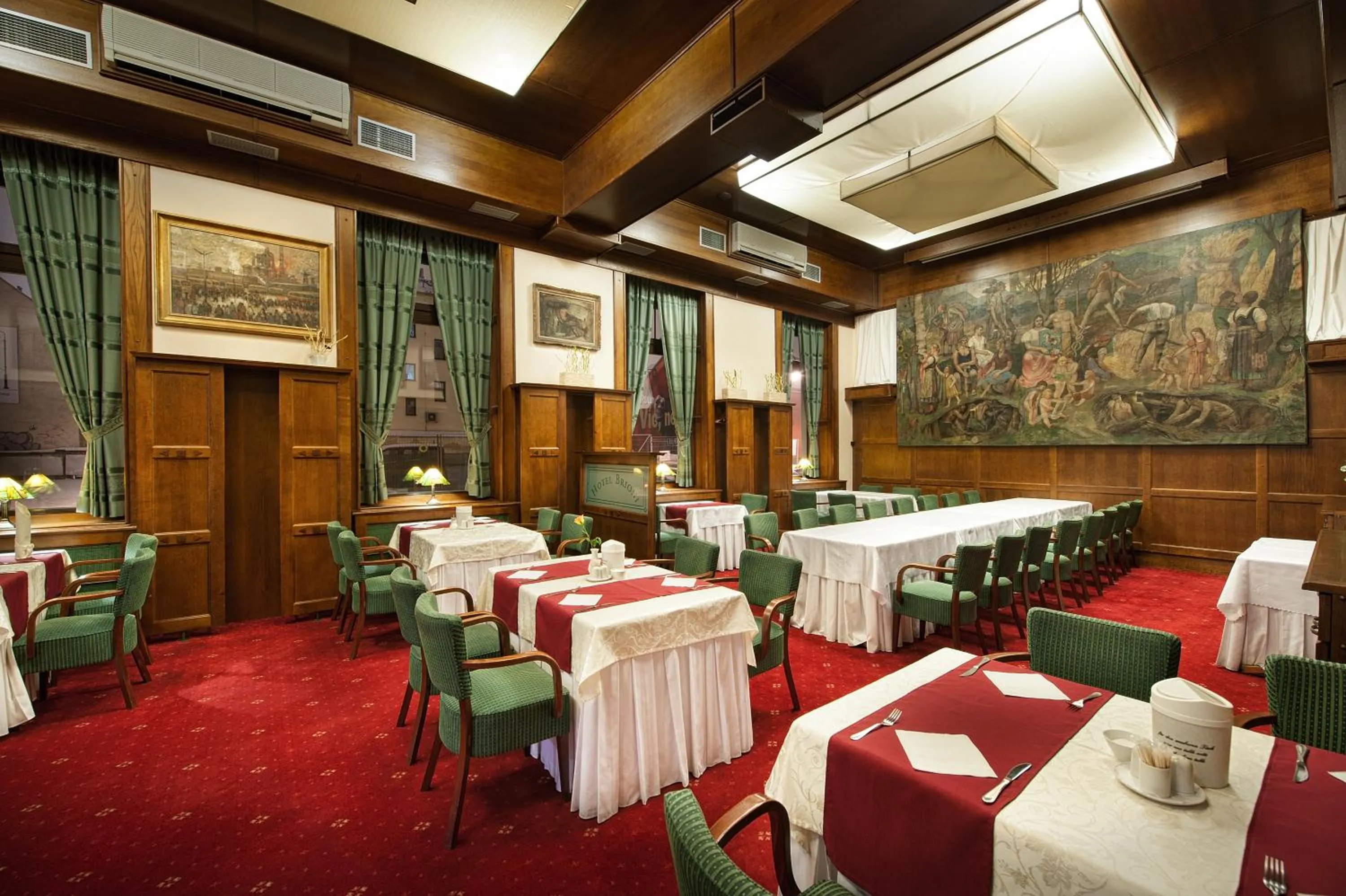 Restaurant/places to eat in Brioni Boutique Hotel 4*