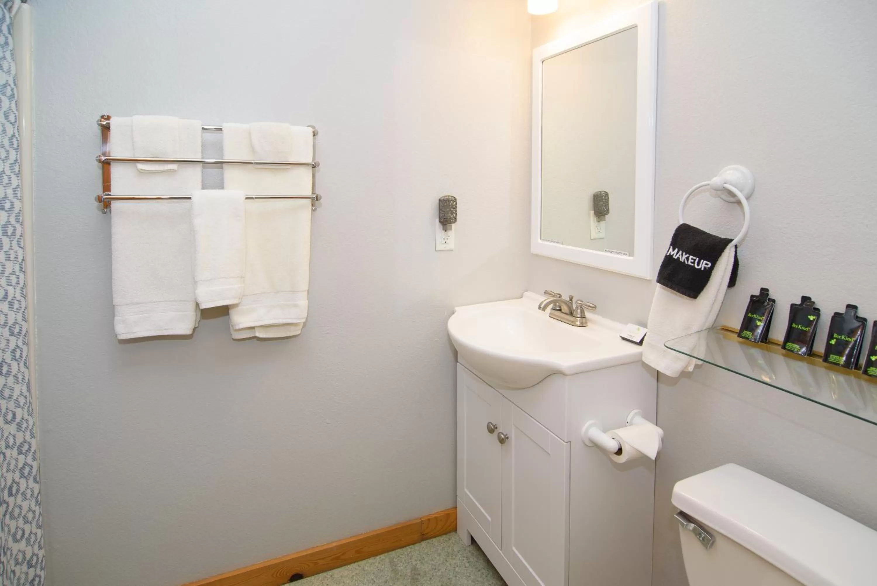 Shower in The Inn on Pamlico Sound