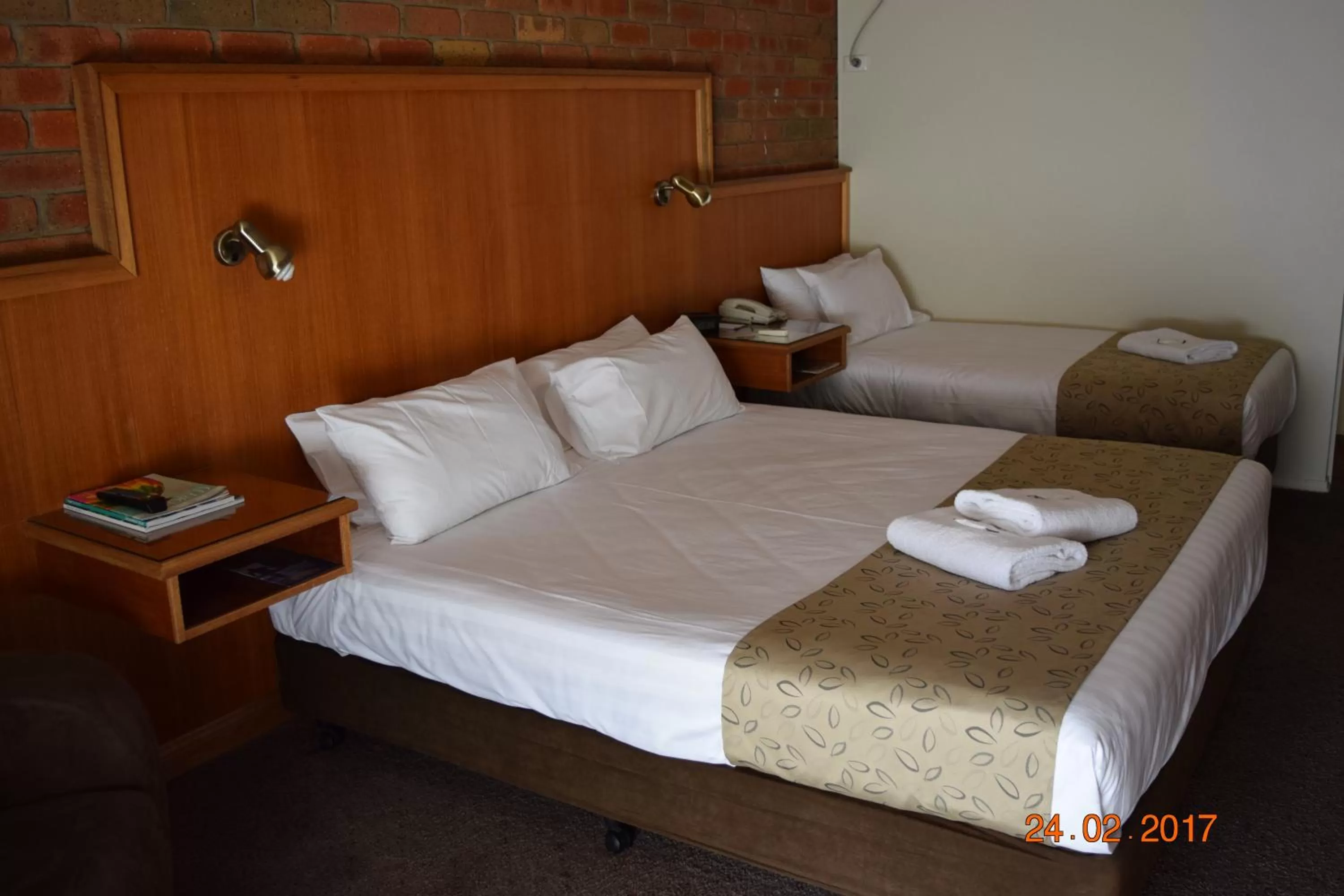 King Room in Early Australian Motor Inn