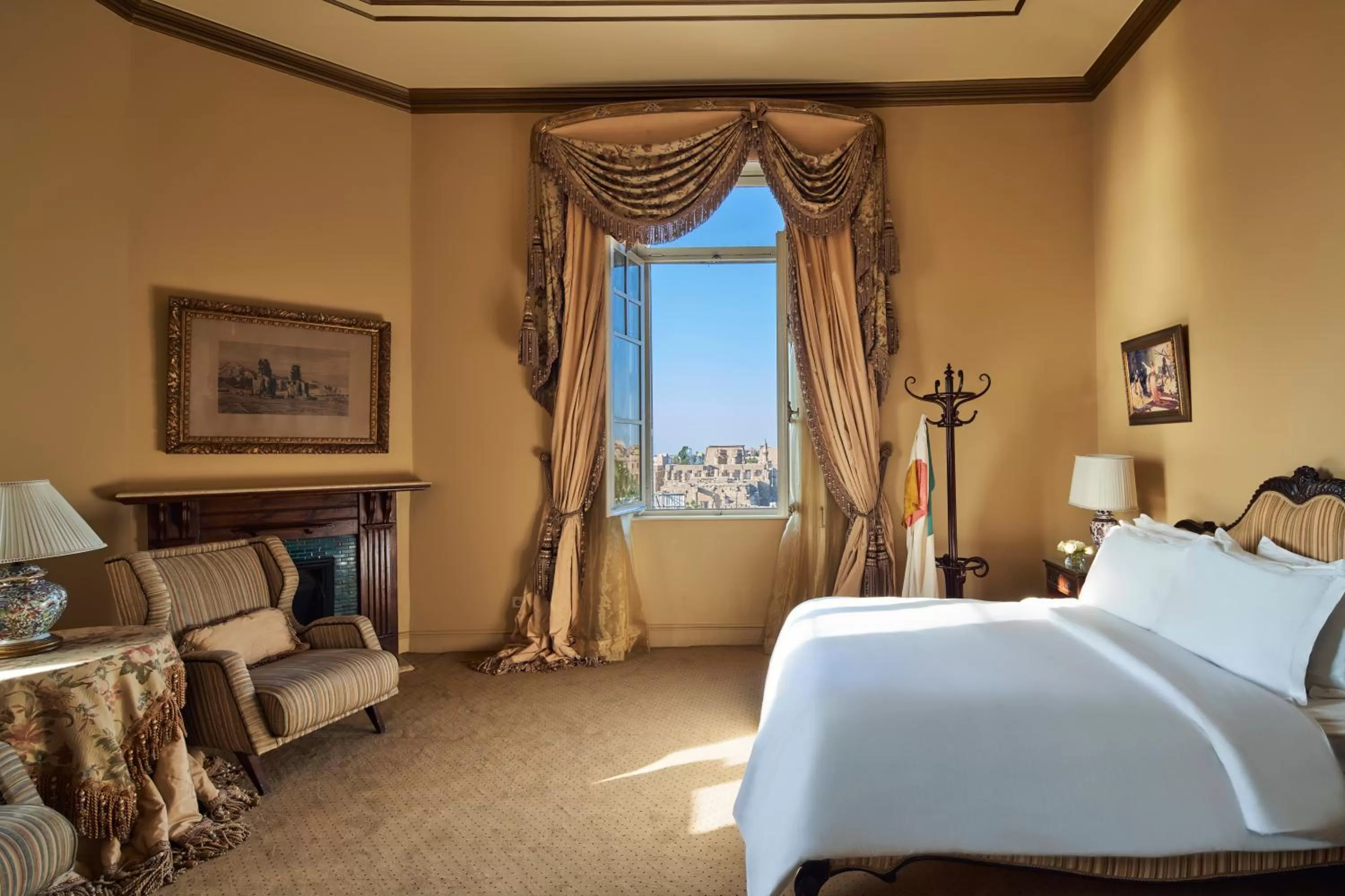 Bedroom, Bed in Sofitel Winter Palace Luxor