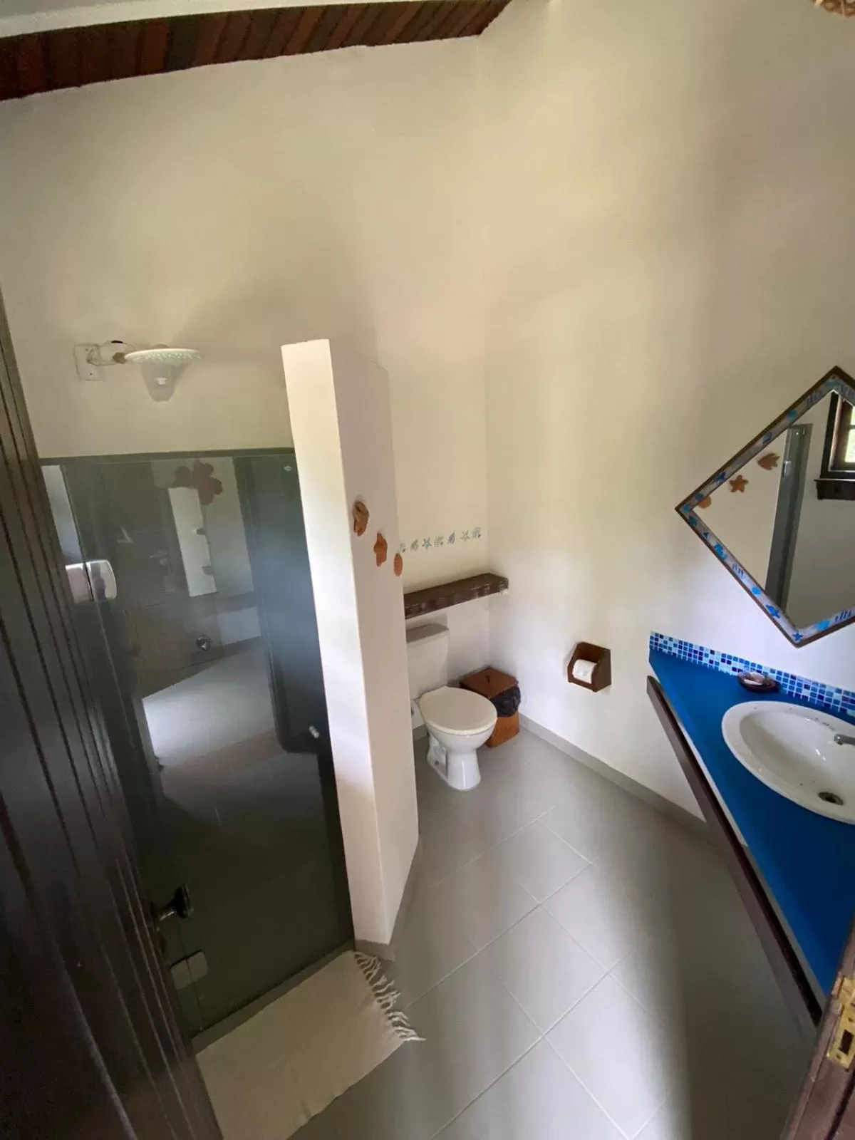 Bathroom, Bed in Pousada Bahia Boa