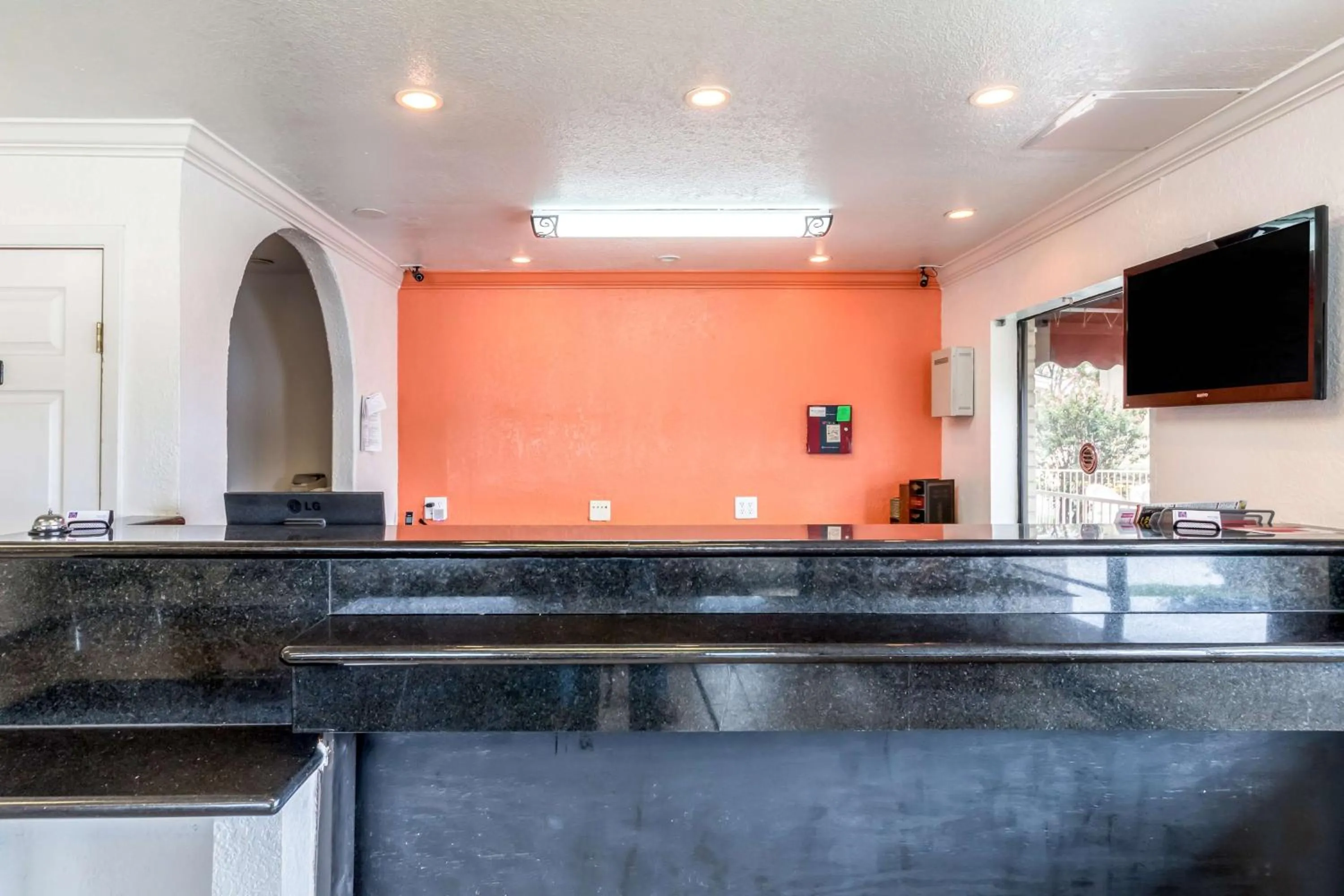 Lobby or reception in Motel 6 San Antonio, TX - Frost Bank Center