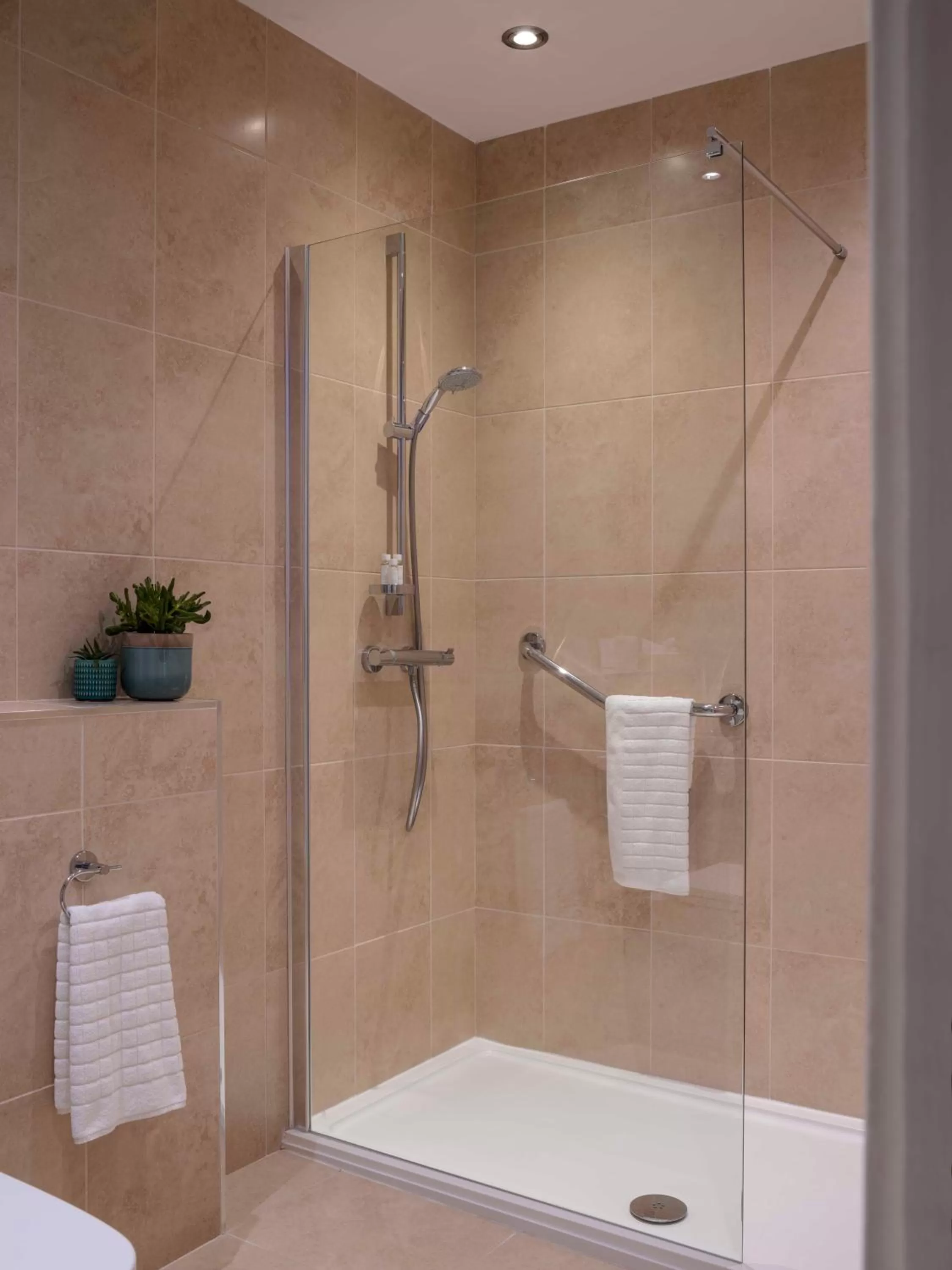 Shower in Clifton Arms Hotel