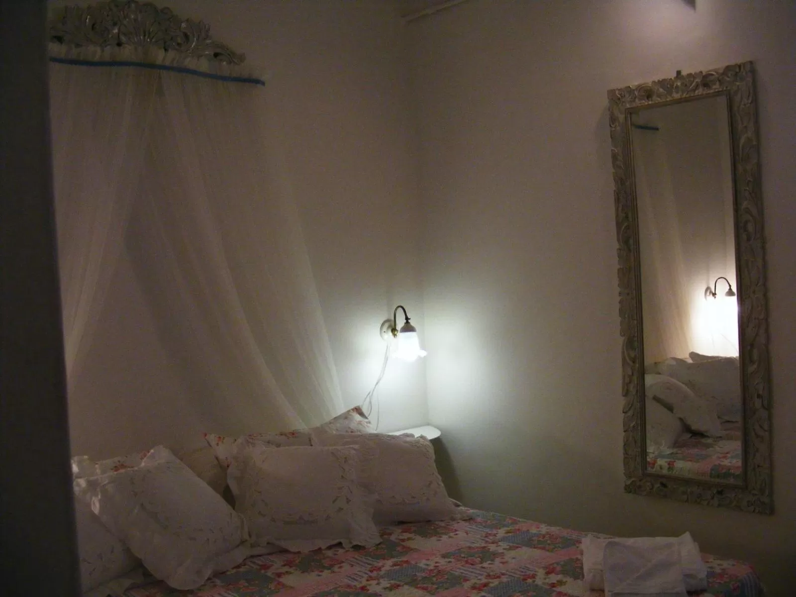 Decorative detail, Bed in B&B Ventisei Scalini A Trastevere