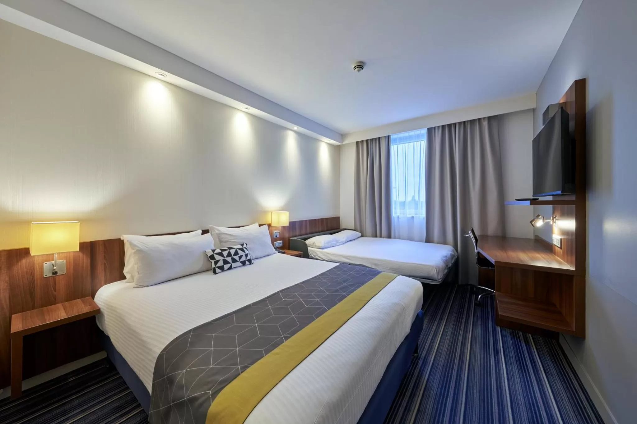Photo of the whole room, Bed in Holiday Inn Express Strasbourg Centre by IHG