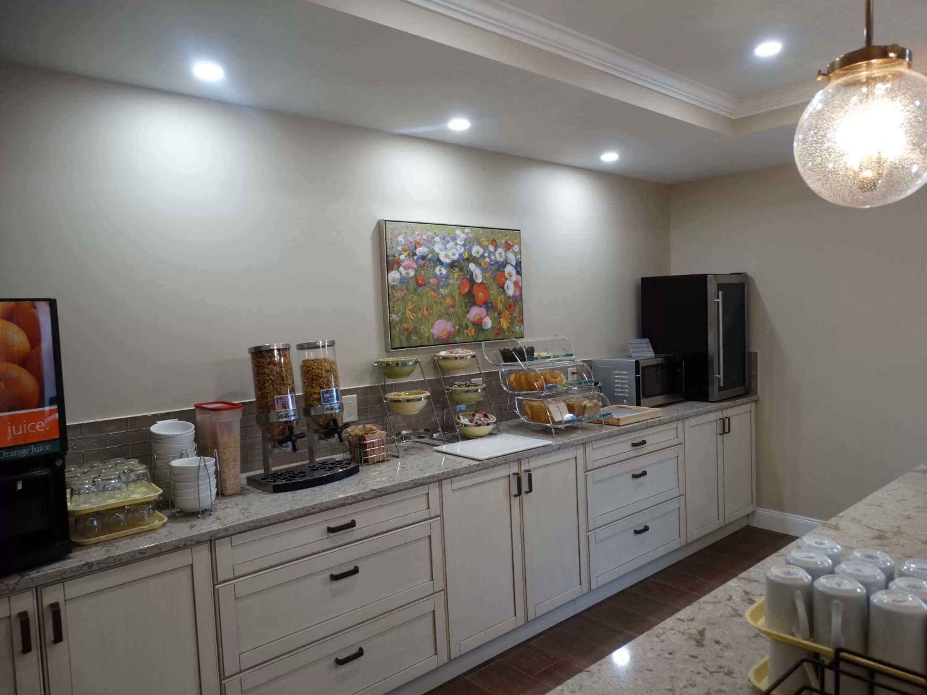 Breakfast in Amsterdam Inn & Suites Sussex