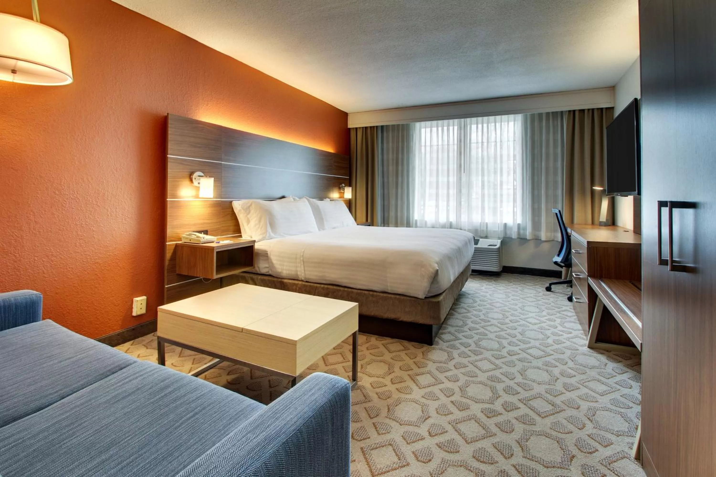 Photo of the whole room, Bed in Holiday Inn Express Poughkeepsie by IHG