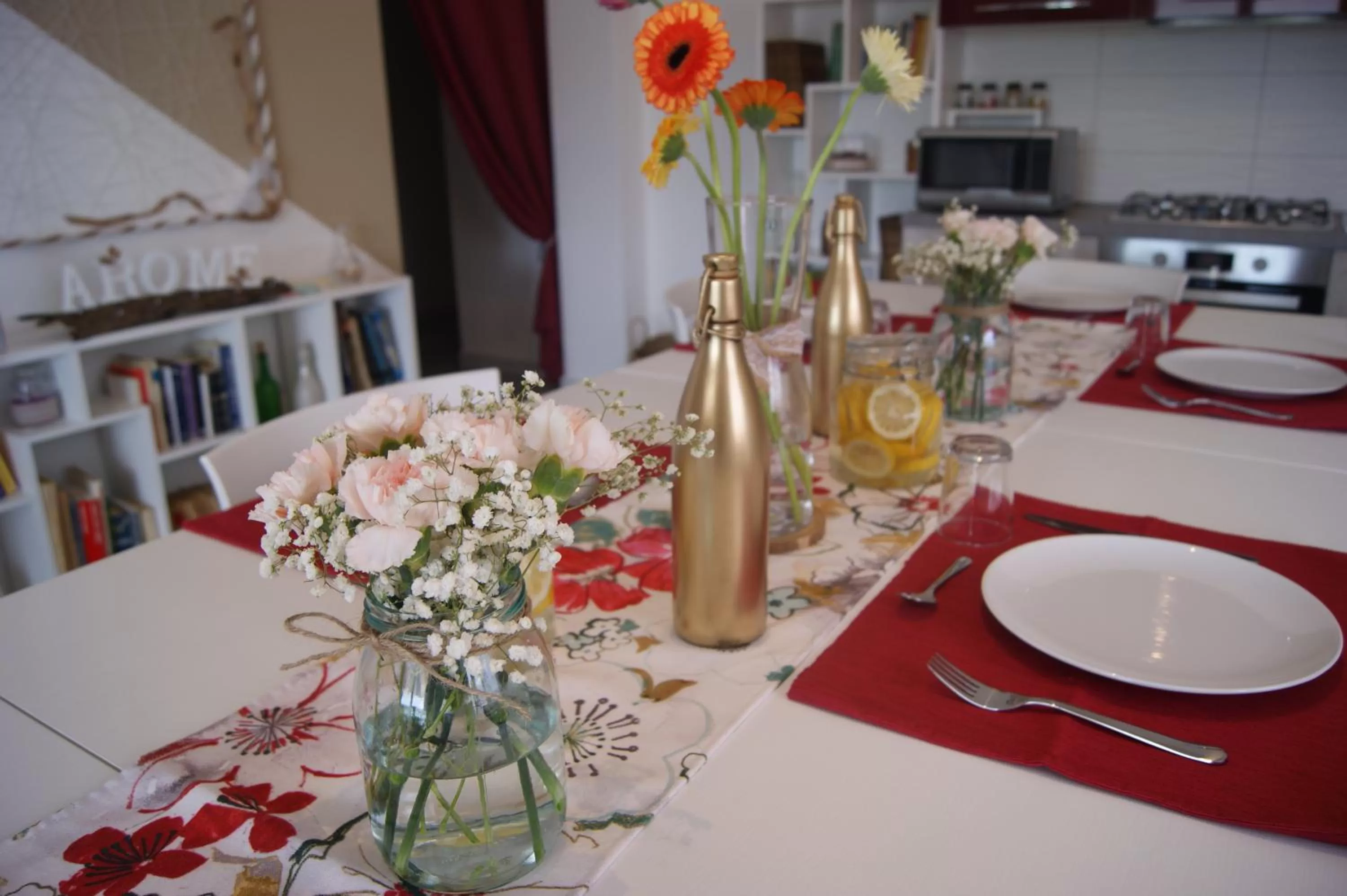 Communal lounge/ TV room, Restaurant/Places to Eat in Arome B&B