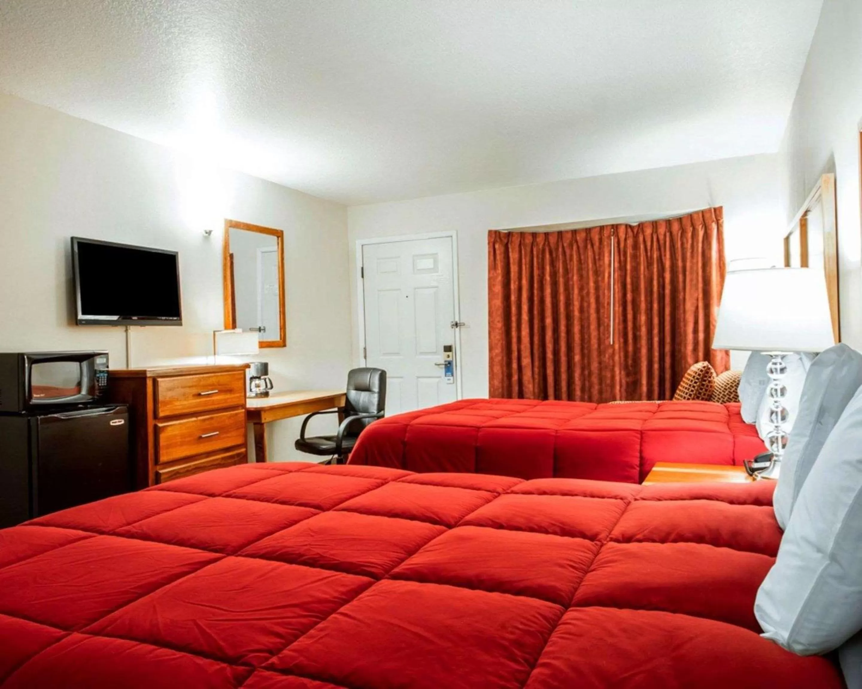 Photo of the whole room in Sea Drift Inn