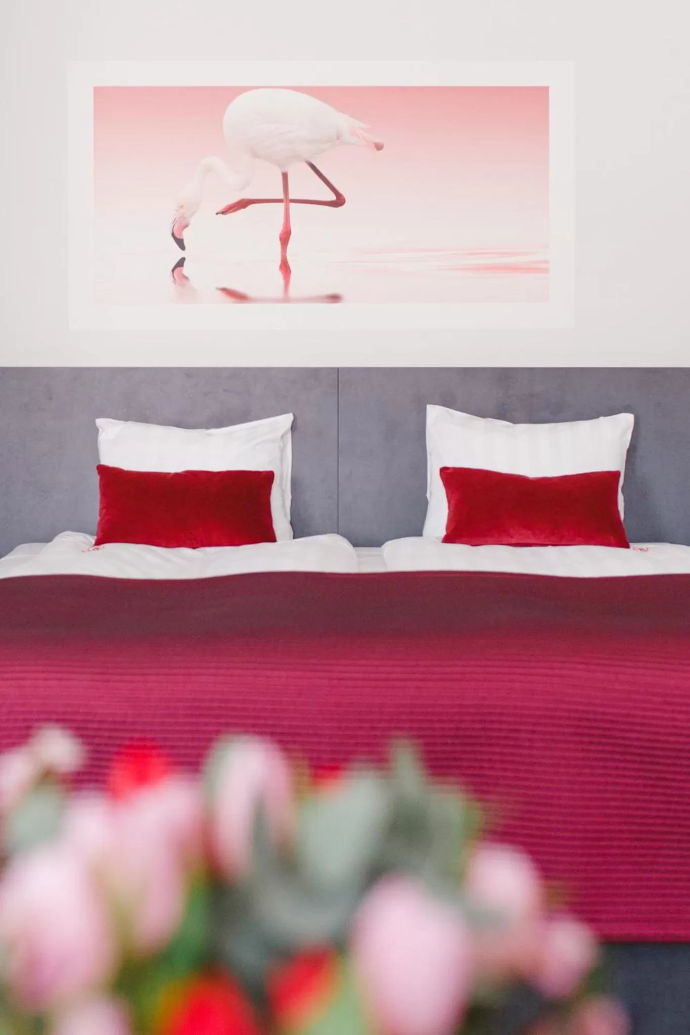 Shower, Bed in Best Western Plaza Hotel