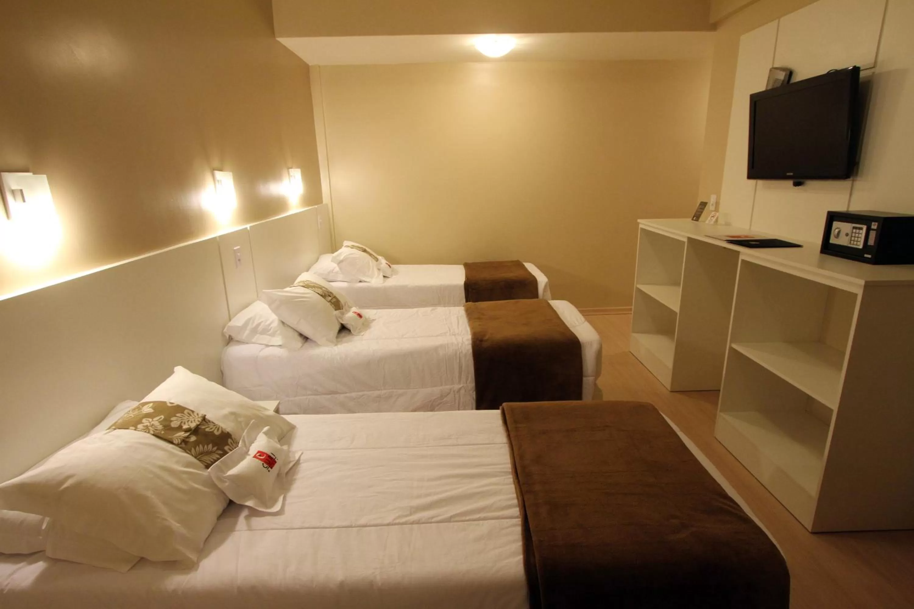 Bedroom, Bed in Hotel Curi Executive
