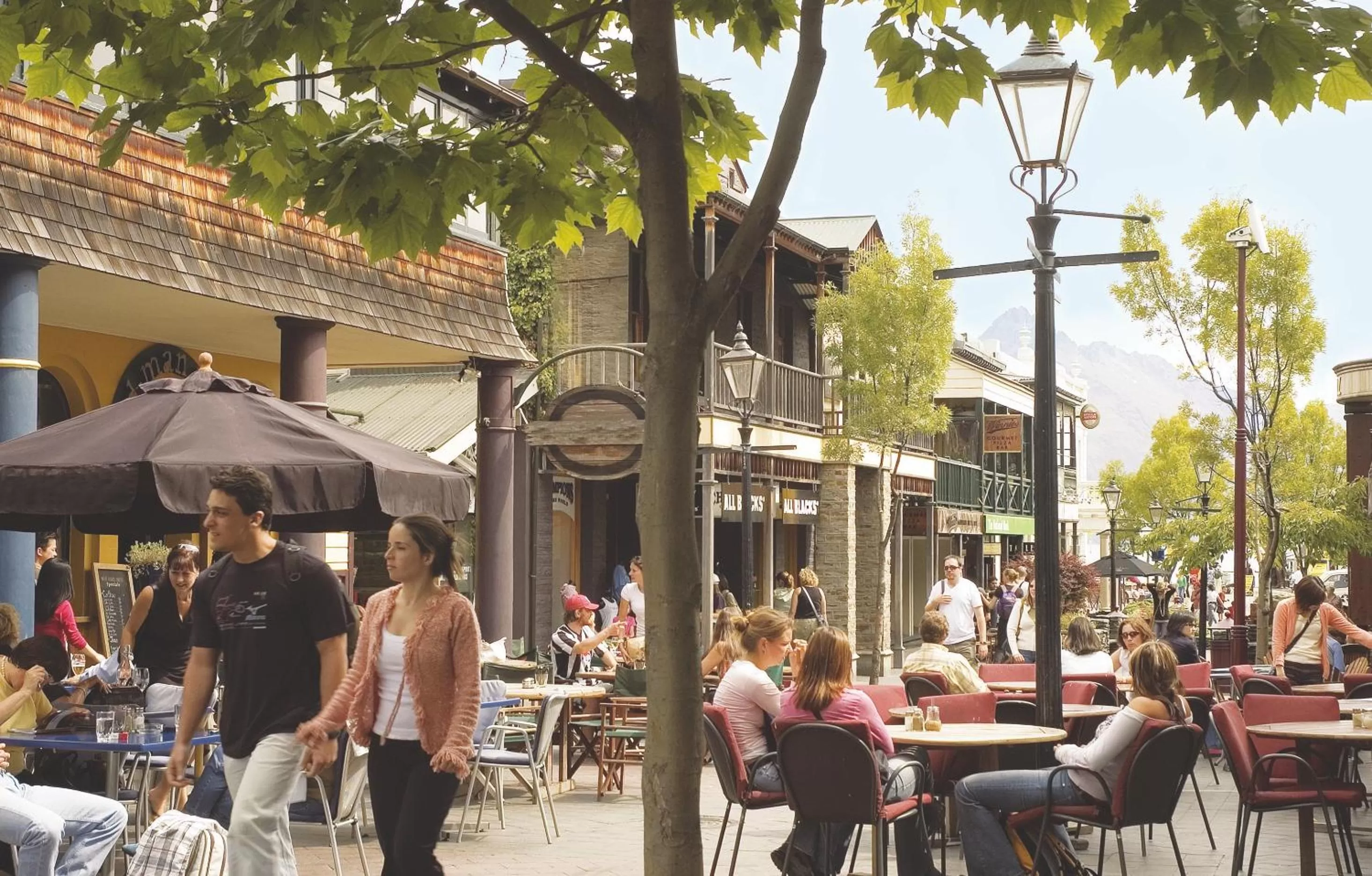 Living room in Oaks Queenstown Shores Resort