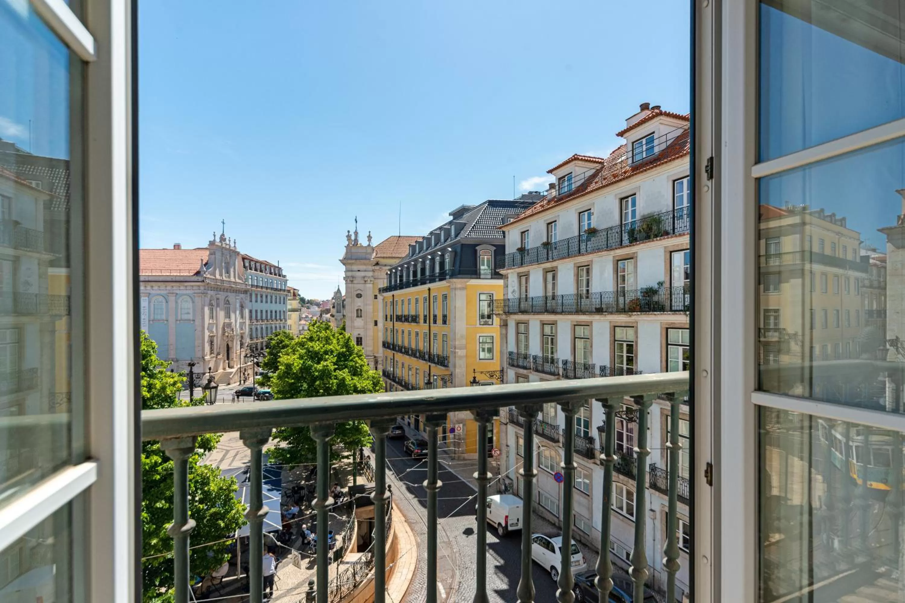 Deluxe 2 Bedroom Suite with Square View - single occupancy in Le Consulat