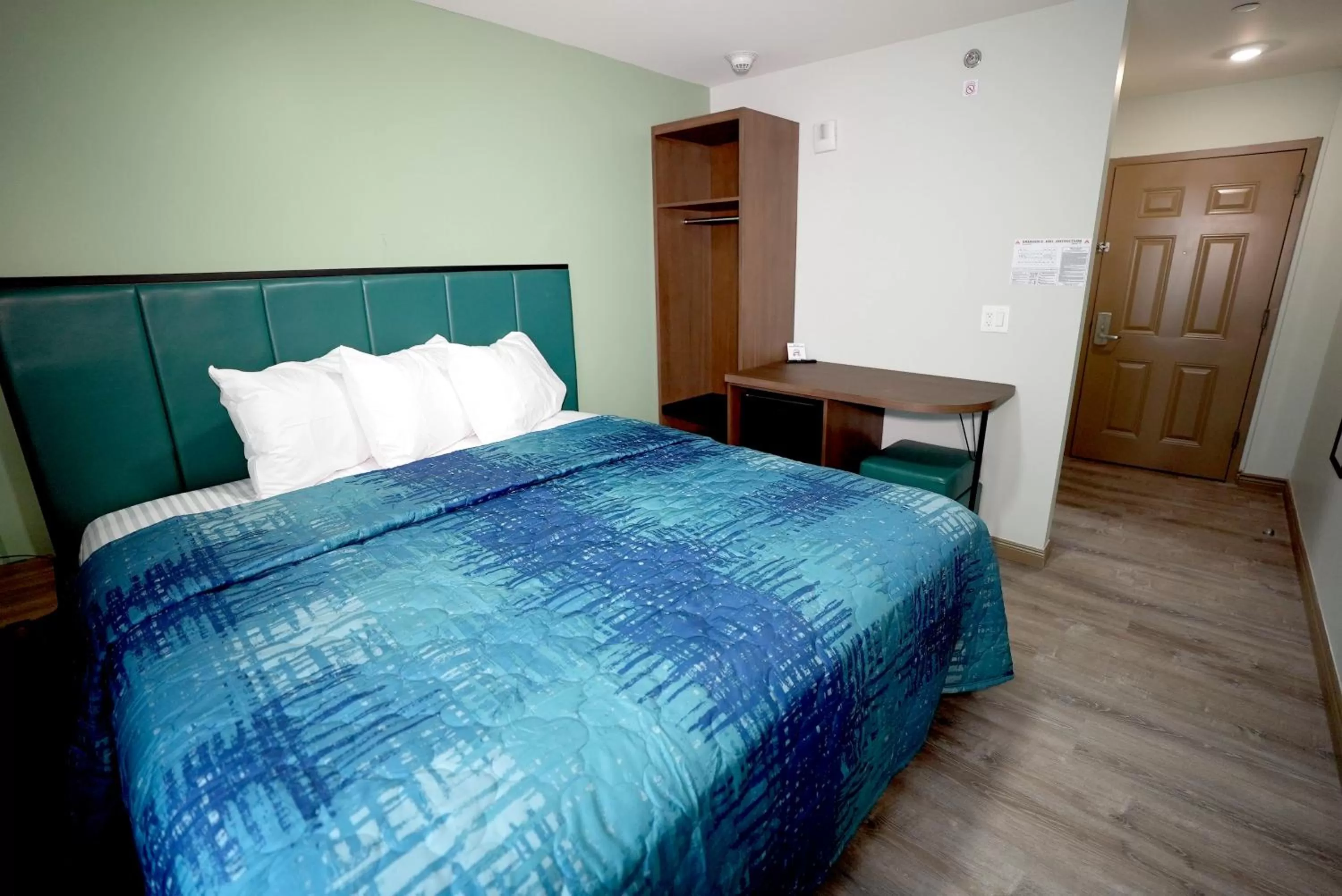 Bed in Hotel Liberty Inn & Suites-JFK Airport- La Guardia Airport