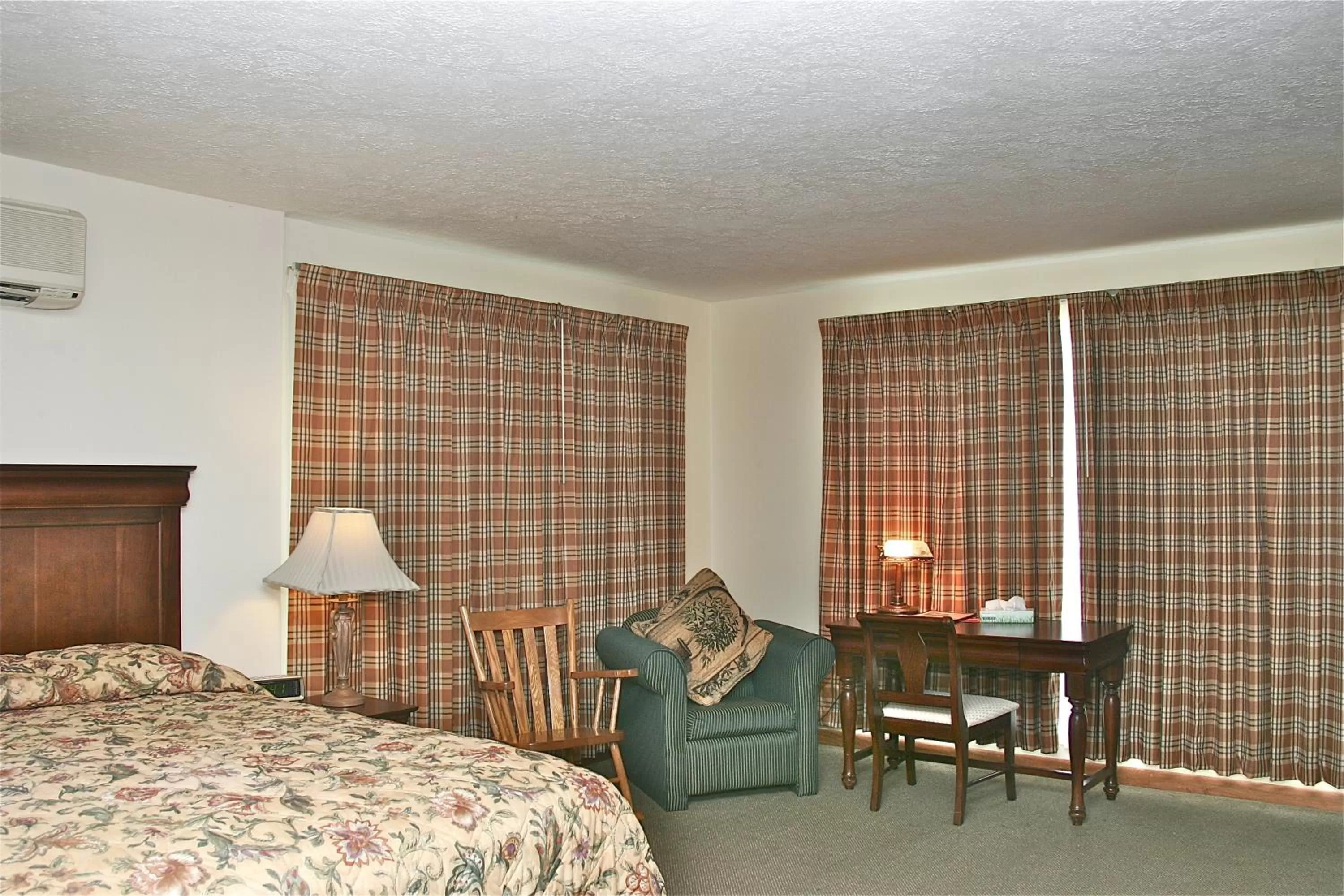 Seating area, Bed in Stone Fence Resort