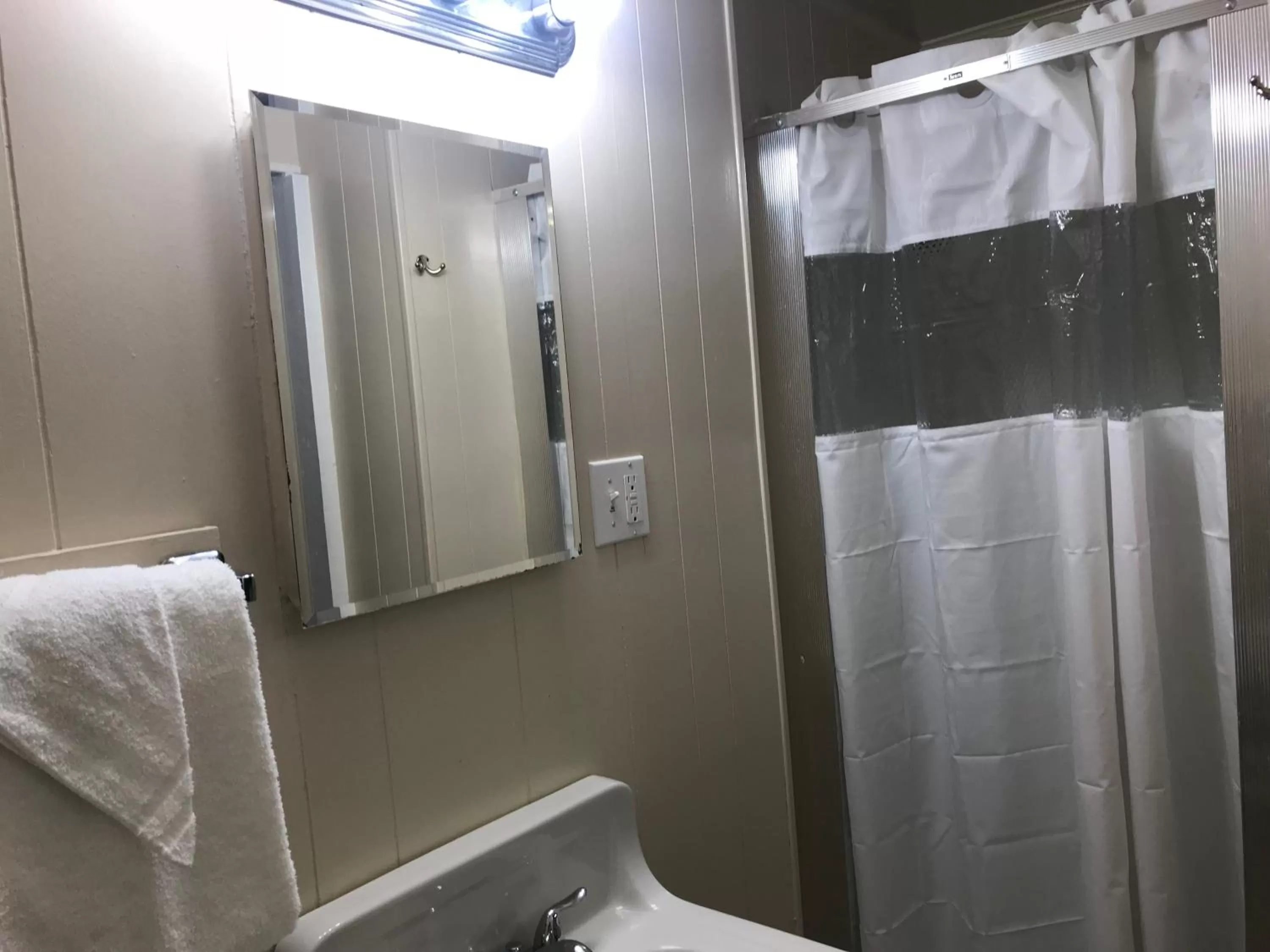 Bathroom in Ocean Lodge Hotel & Apartments